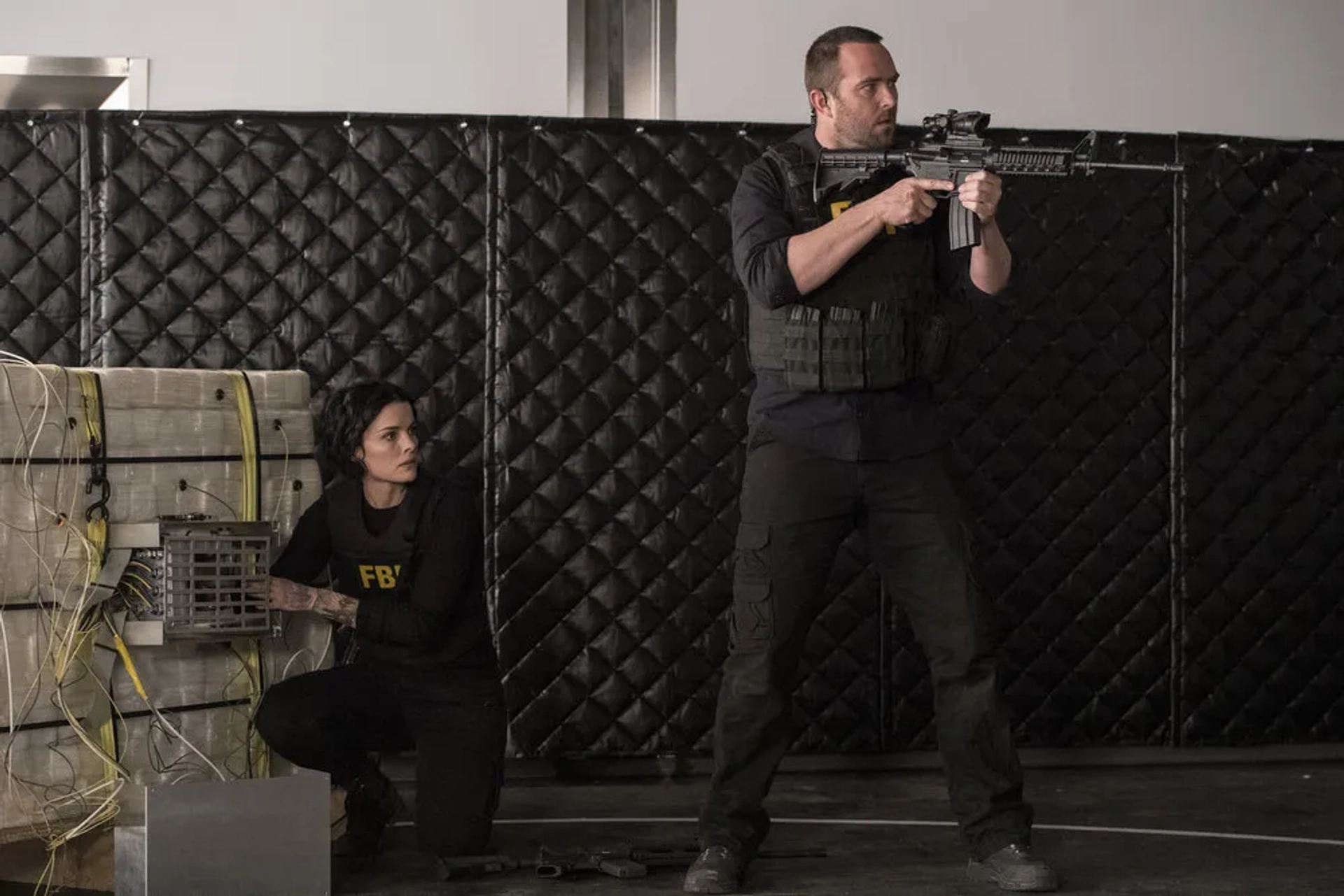 Sullivan Stapleton and Jaimie Alexander in Blindspot (2015)