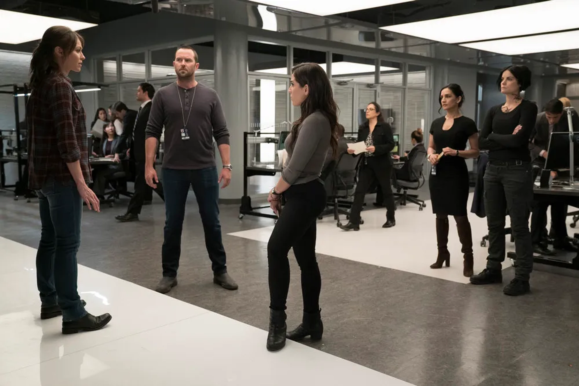 Trieste Kelly Dunn, Archie Panjabi, Sullivan Stapleton, Jaimie Alexander, and Audrey Esparza in Blindspot (2015)