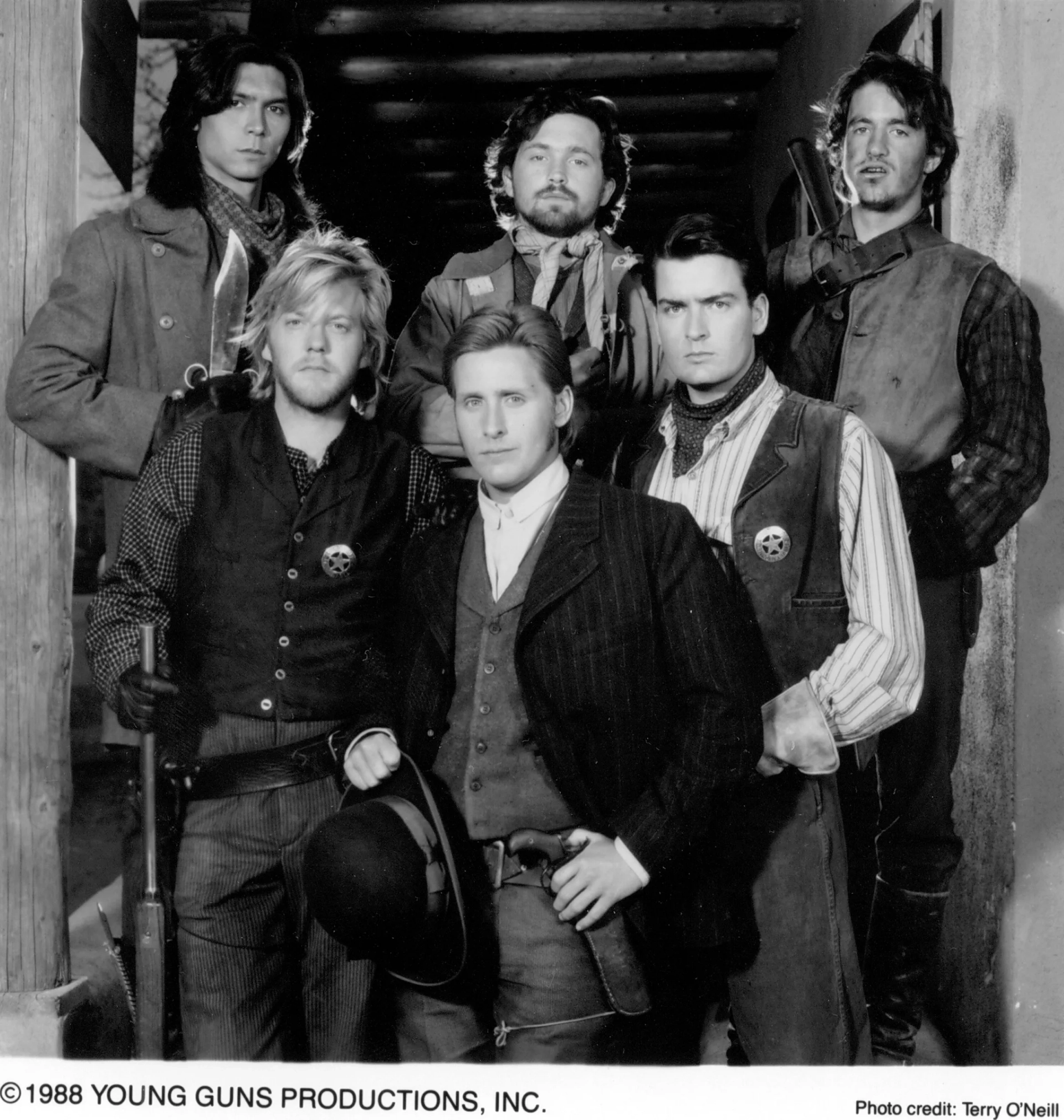 Charlie Sheen, Emilio Estevez, Dermot Mulroney, Kiefer Sutherland, Lou Diamond Phillips, and Casey Siemaszko in Young Guns (1988)