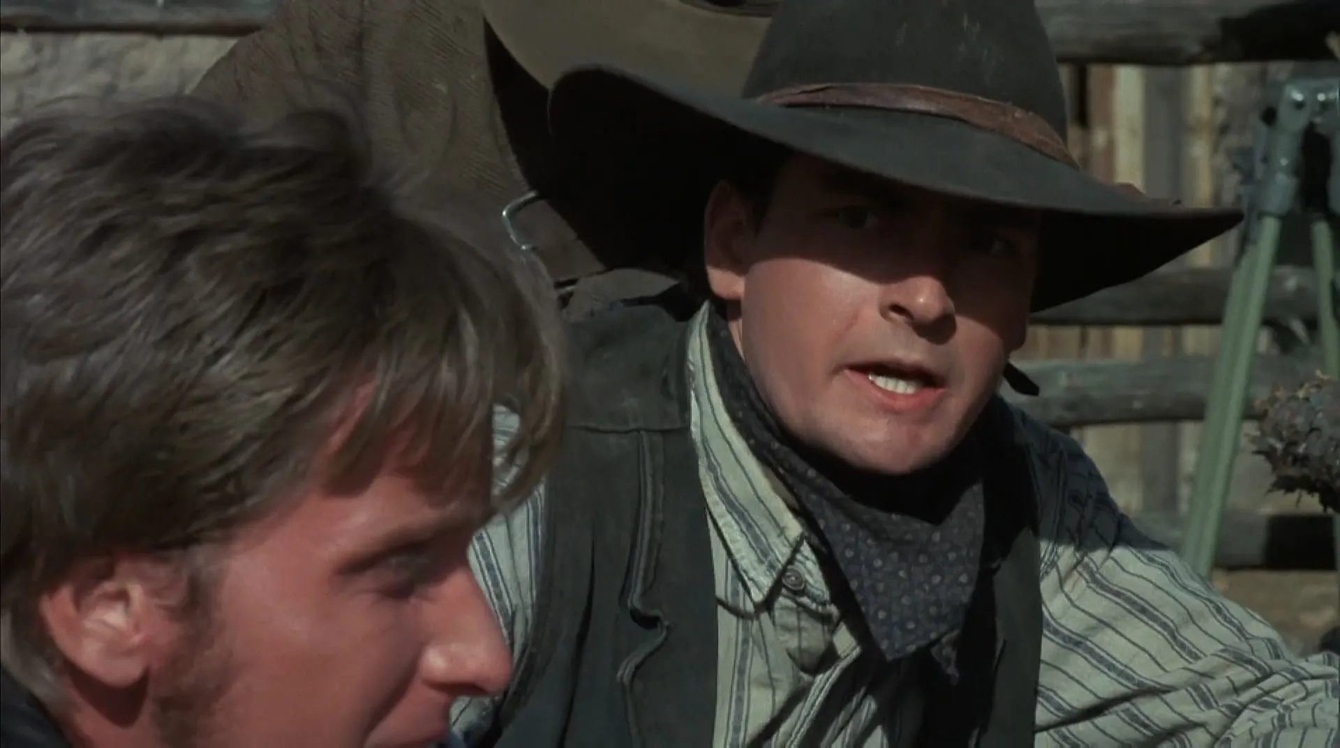 Charlie Sheen and Emilio Estevez in Young Guns (1988)