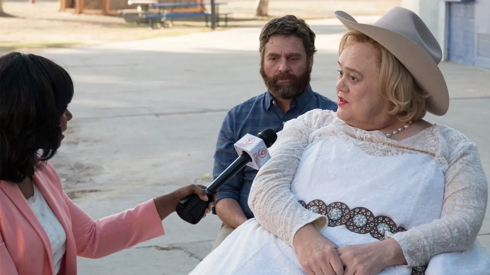 Louie Anderson and Zach Galifianakis in Baskets (2016)