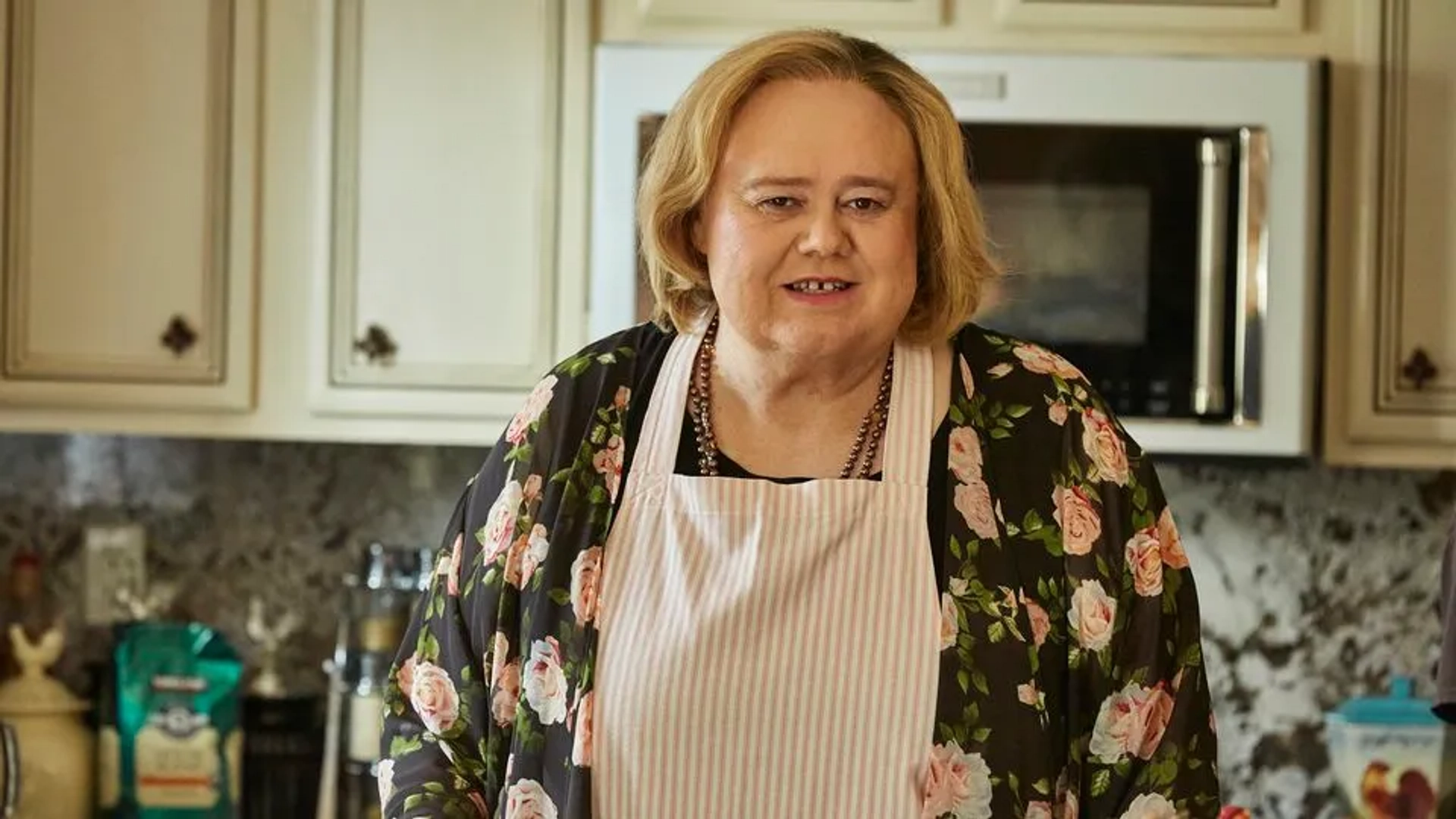 Louie Anderson in Baskets (2016)