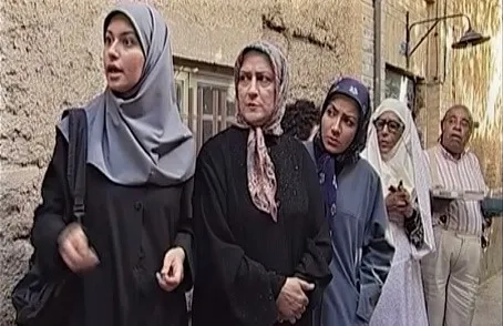 Mahmoud Bahrami and Maryam Amirjallali in The Accused Escaped (2005)