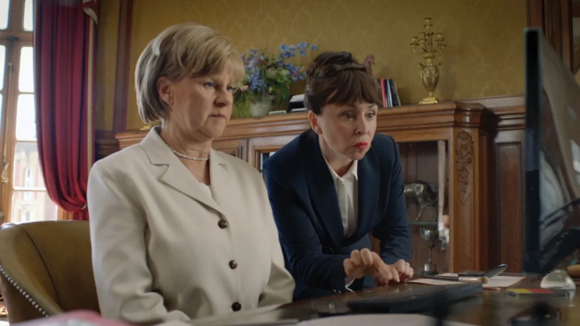 Tracey Ullman and Samantha Spiro in Tracey Ullman's Show (2016)