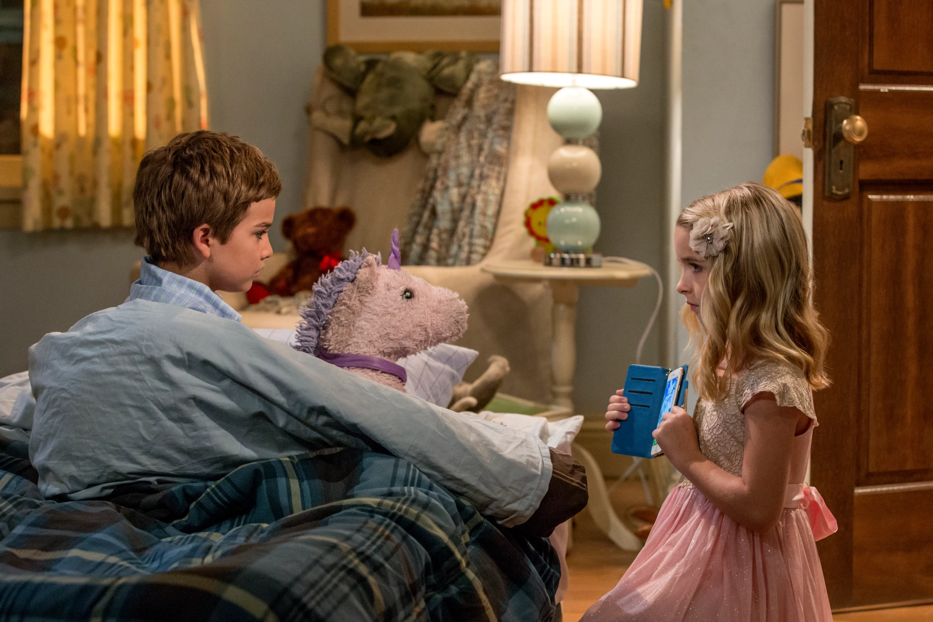 Mckenna Grace and Elias Harger in Fuller House (2016)