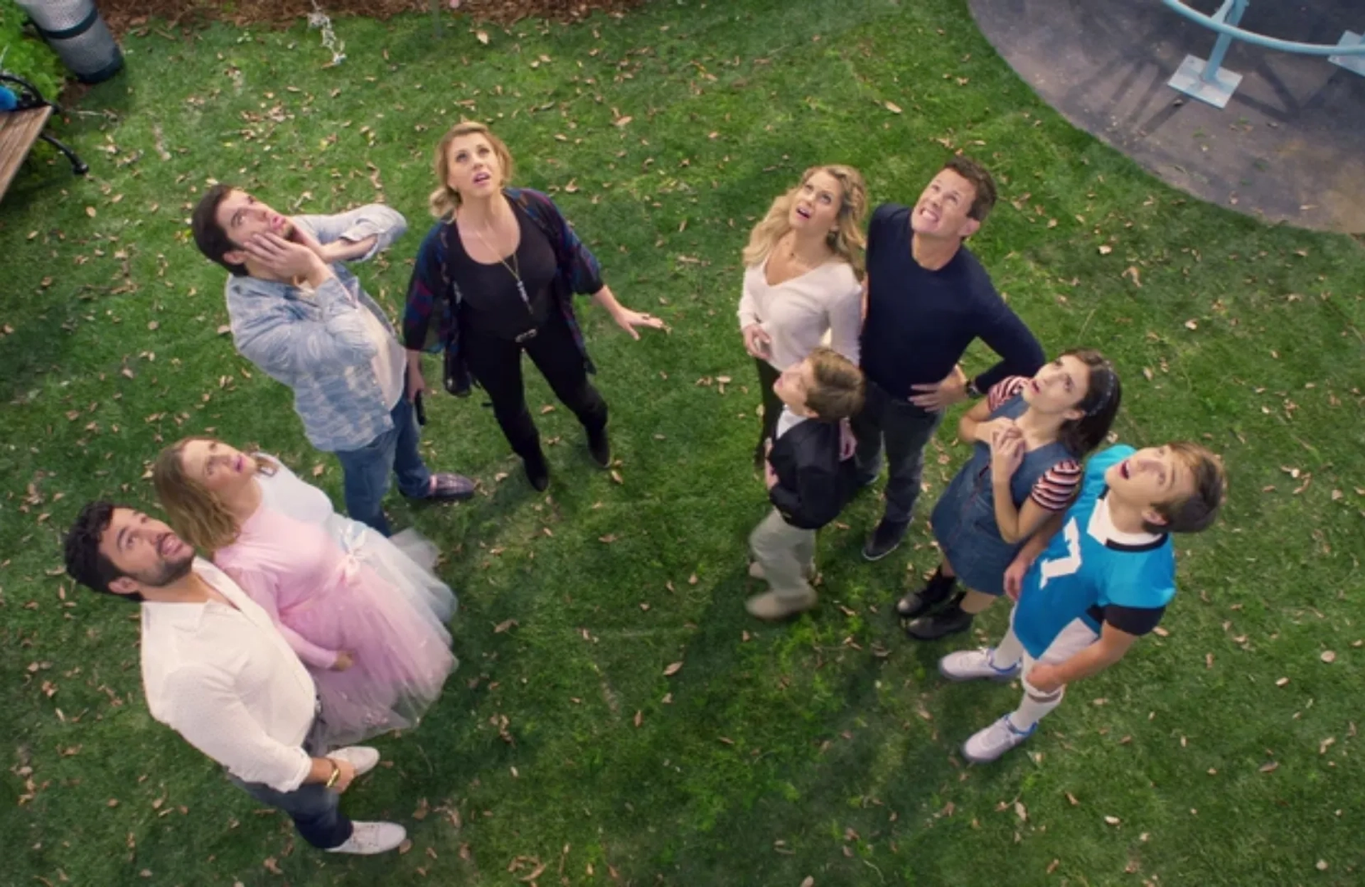 Andrea Barber, Candace Cameron Bure, Jodie Sweetin, Scott Weinger, Juan Pablo Di Pace, Adam Hagenbuch, Michael Campion, Elias Harger, and Soni Bringas in Fuller House (2016)