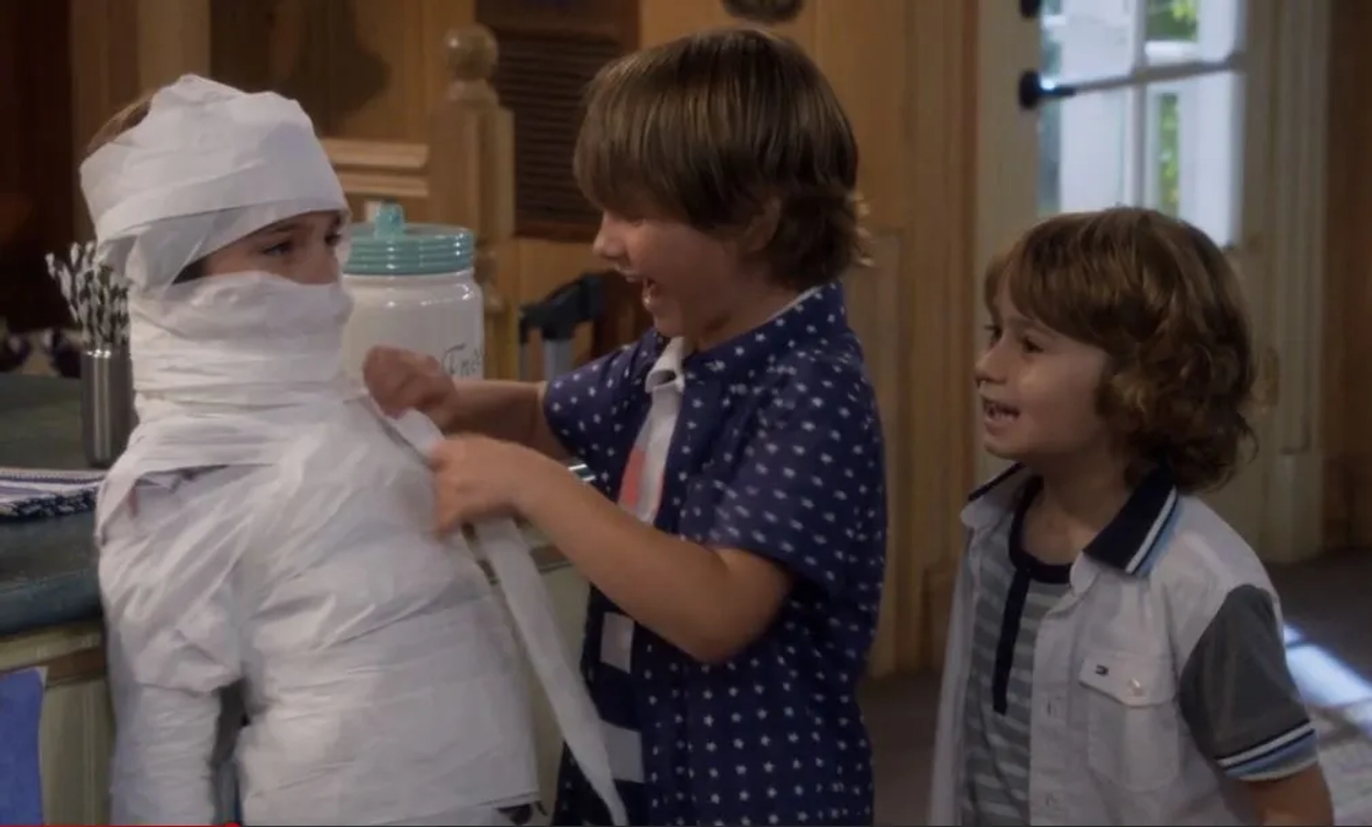 Still of Elias Harger, Finn Carr and Noah Salsbury Lipson in Fuller House (2017)