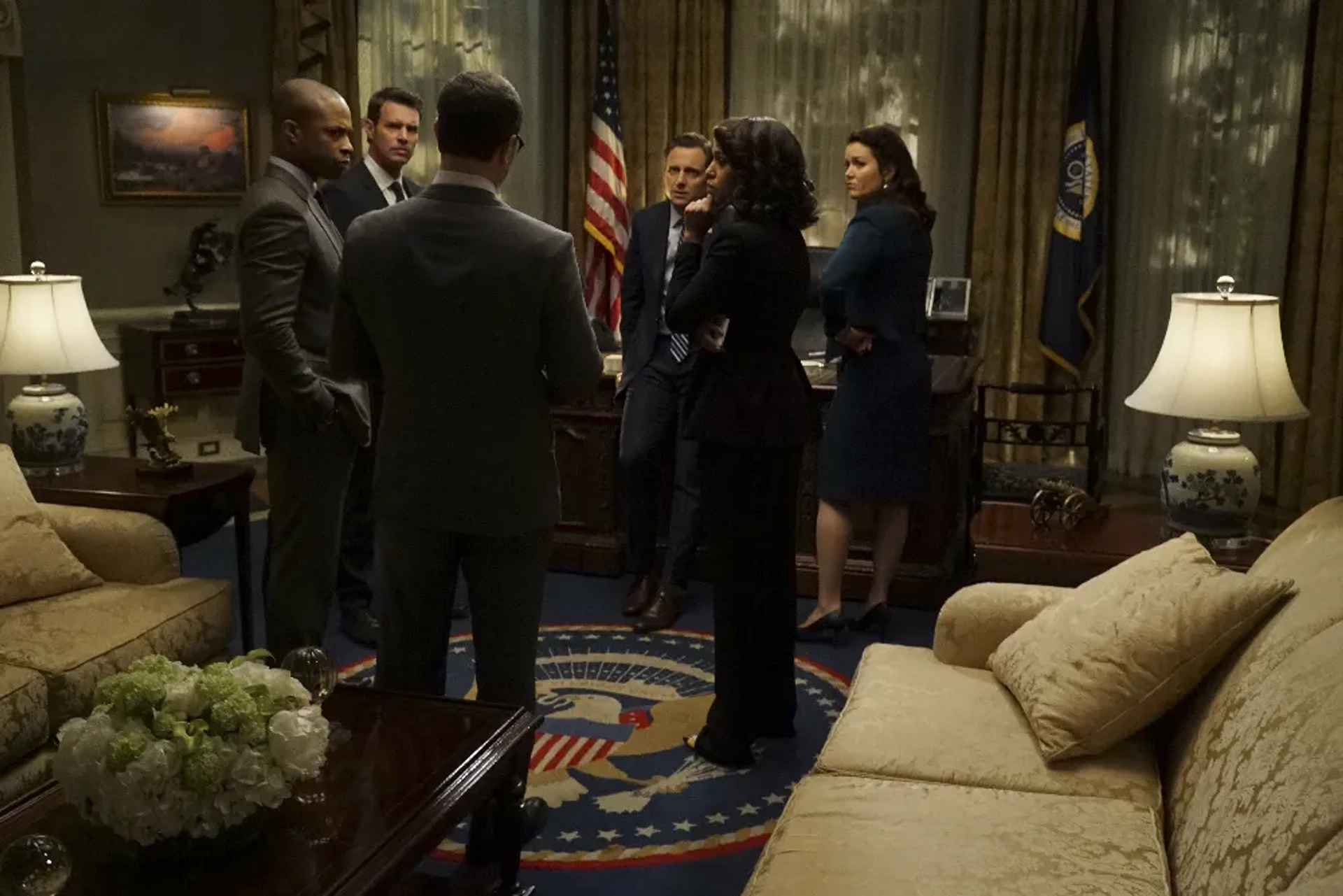 Tony Goldwyn, Scott Foley, Joshua Malina, Kerry Washington, Bellamy Young, and Cornelius Smith Jr. in Scandal (2012)