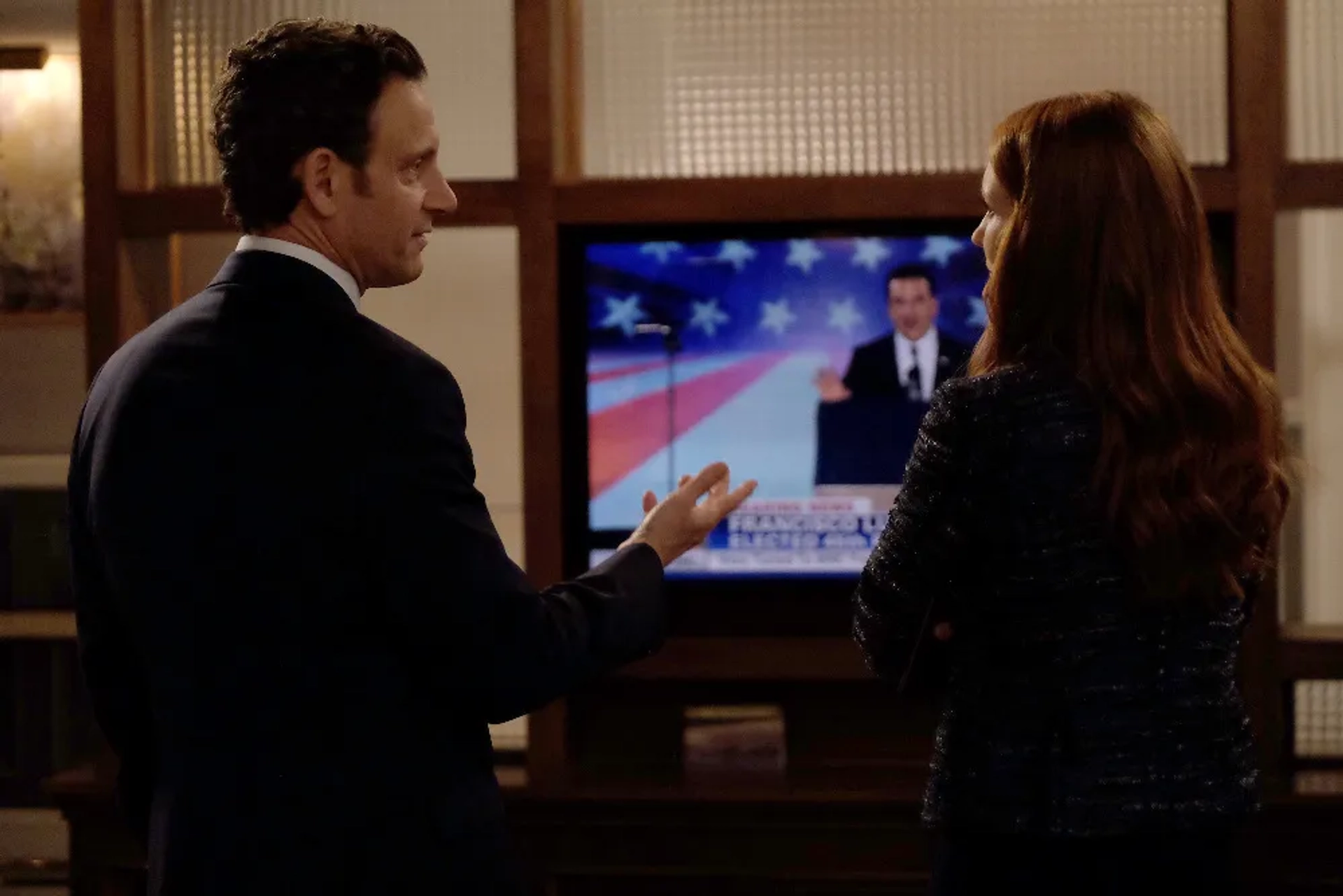 Tony Goldwyn and Darby Stanchfield in Scandal (2012)