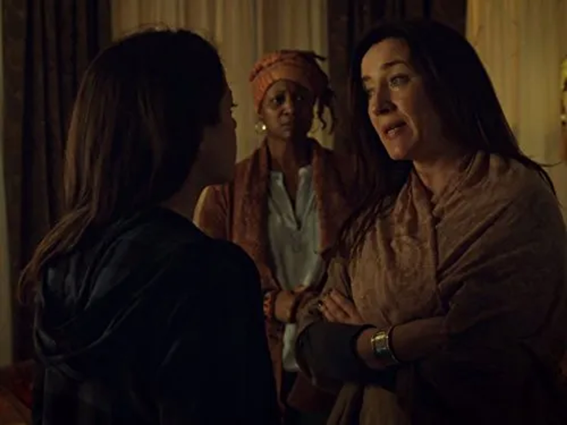 Maria Doyle Kennedy, Melanie Nicholls-King, and Tatiana Maslany in Orphan Black (2013)