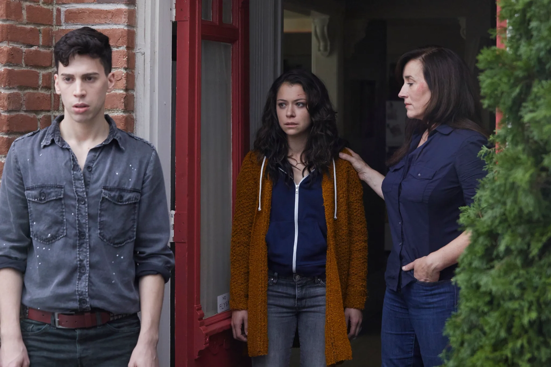 Maria Doyle Kennedy, Tatiana Maslany, and Jordan Gavaris in Orphan Black (2013)