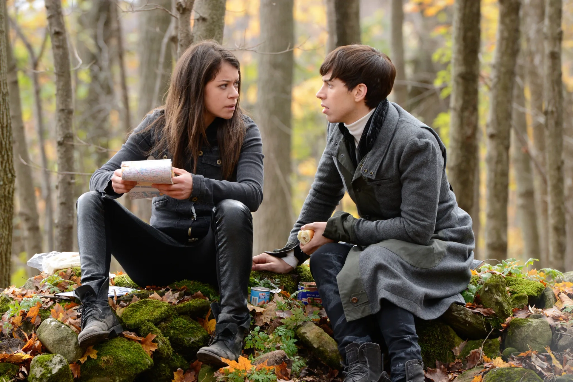 Tatiana Maslany and Jordan Gavaris in Orphan Black (2013)