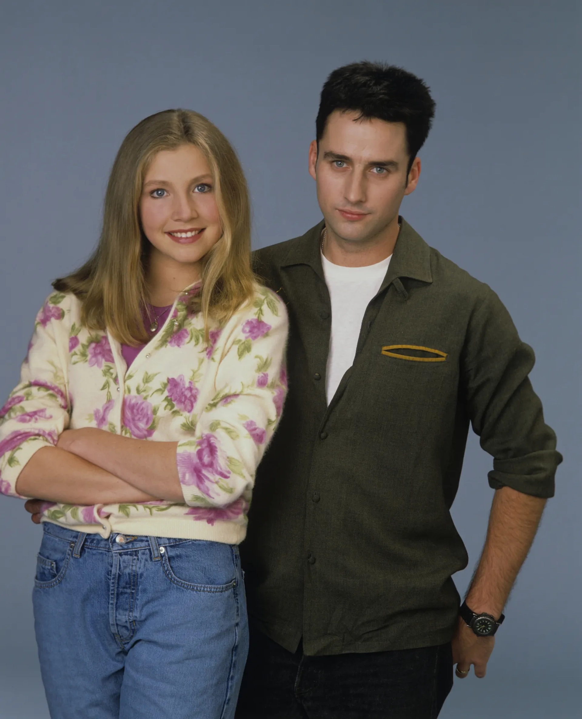 Sarah Chalke and Glenn Quinn in Roseanne (1988)