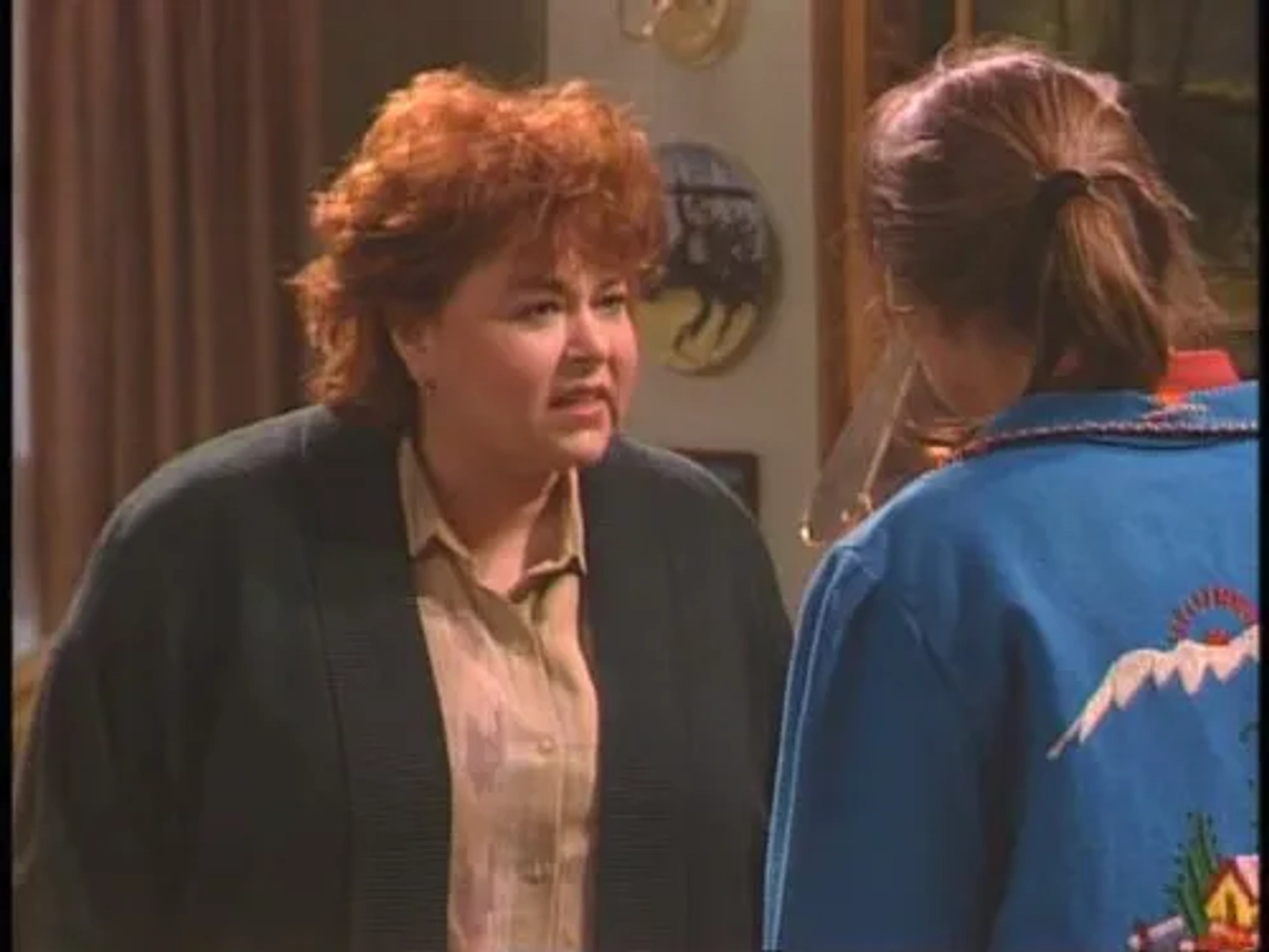 Roseanne Barr and Laurie Metcalf in Roseanne (1988)