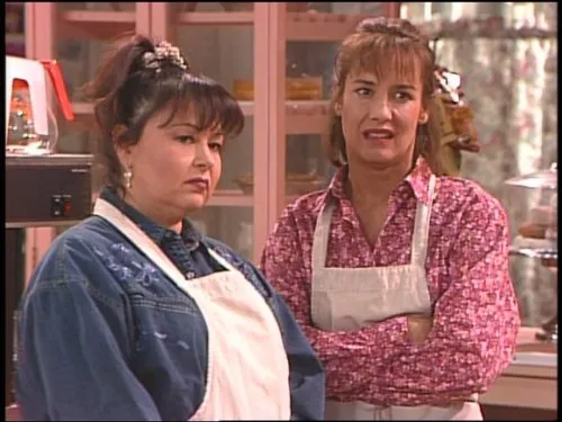 Roseanne Barr and Laurie Metcalf in Roseanne (1988)