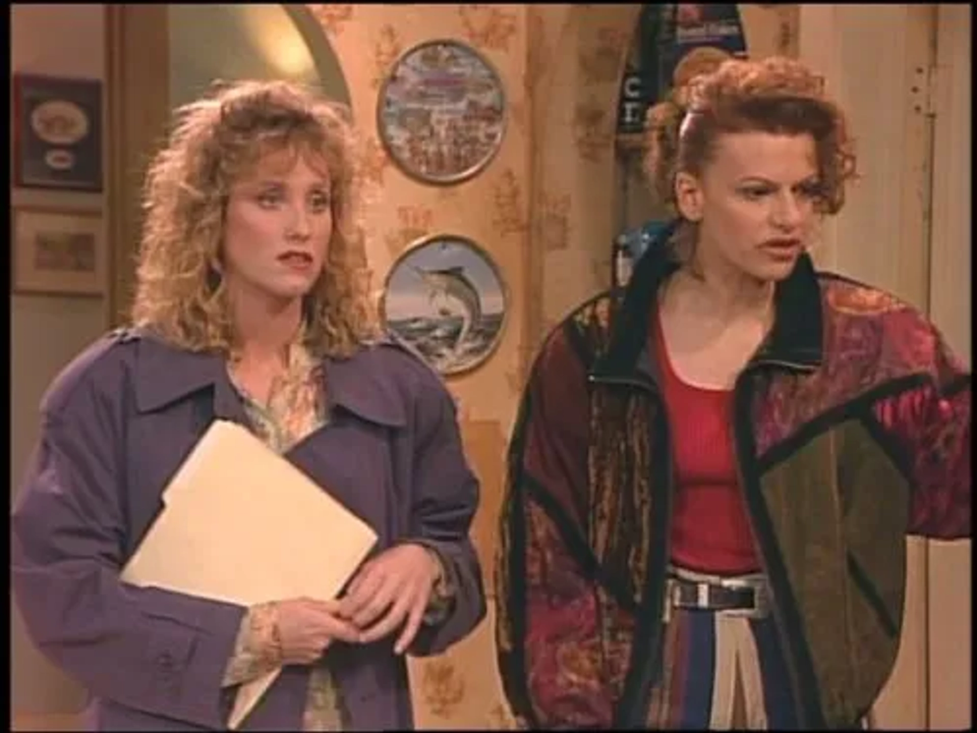 Sandra Bernhard and Judith Hoag in Roseanne (1988)