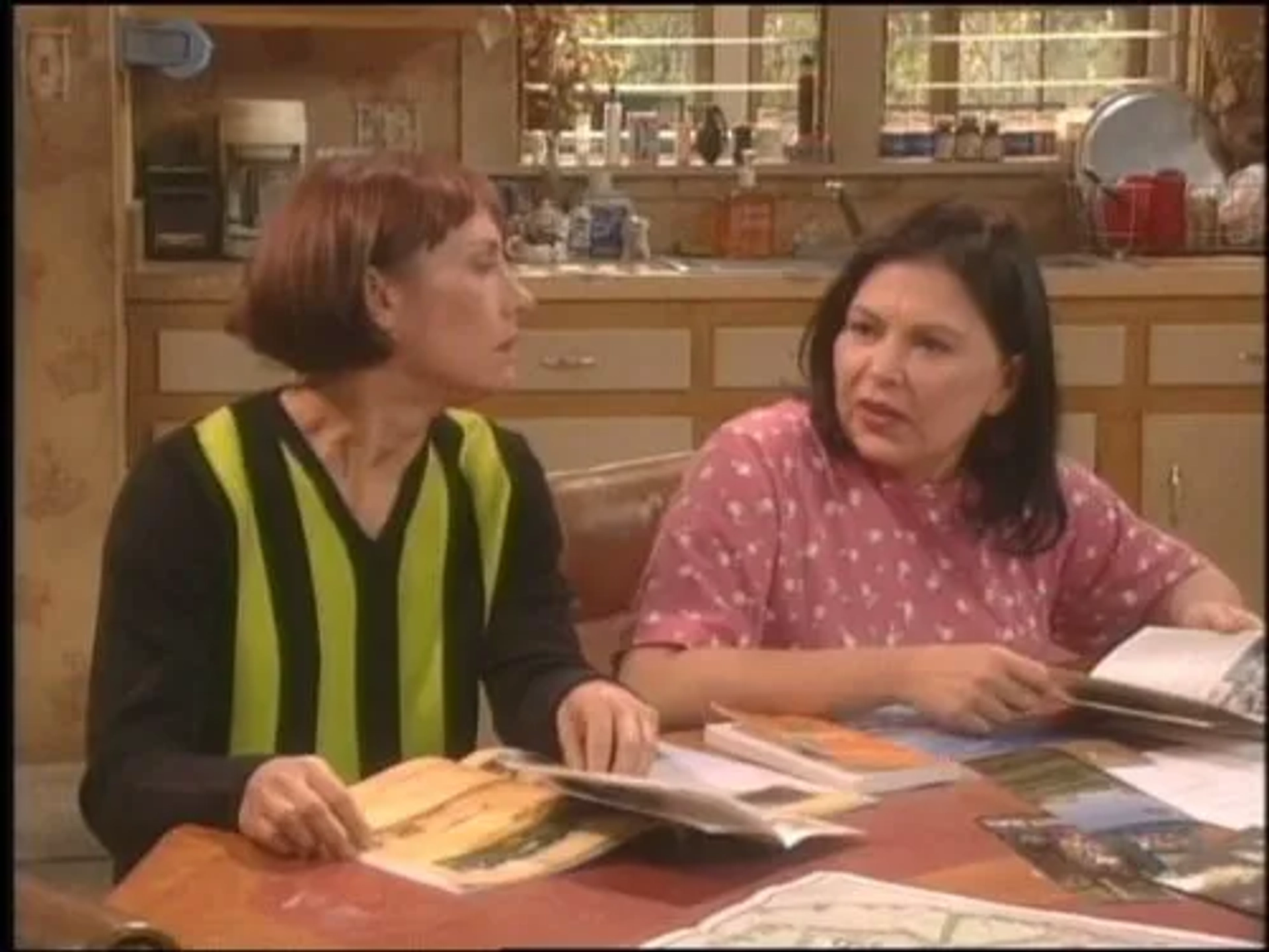 Roseanne Barr and Laurie Metcalf in Roseanne (1988)