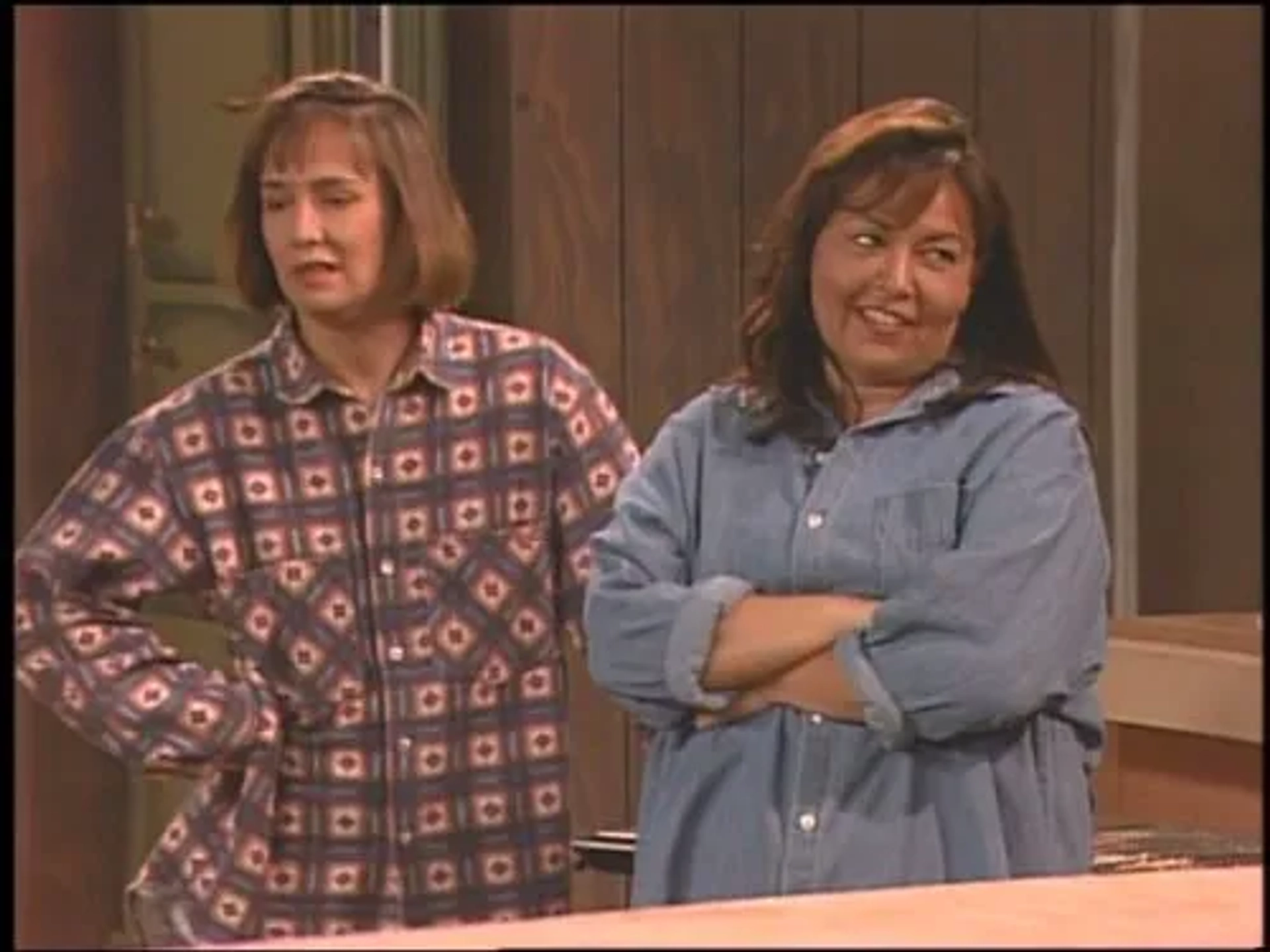 Roseanne Barr and Laurie Metcalf in Roseanne (1988)