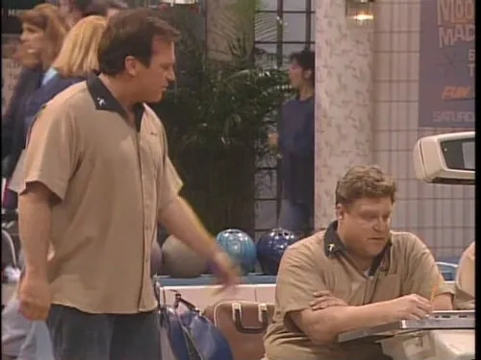 John Goodman and Tom Arnold in Roseanne (1988)