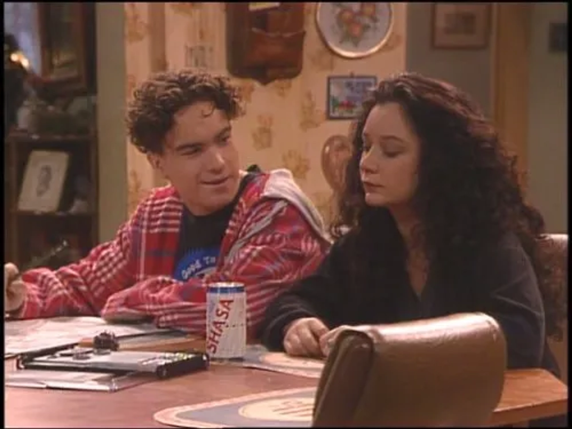 Sara Gilbert and Johnny Galecki in Roseanne (1988)