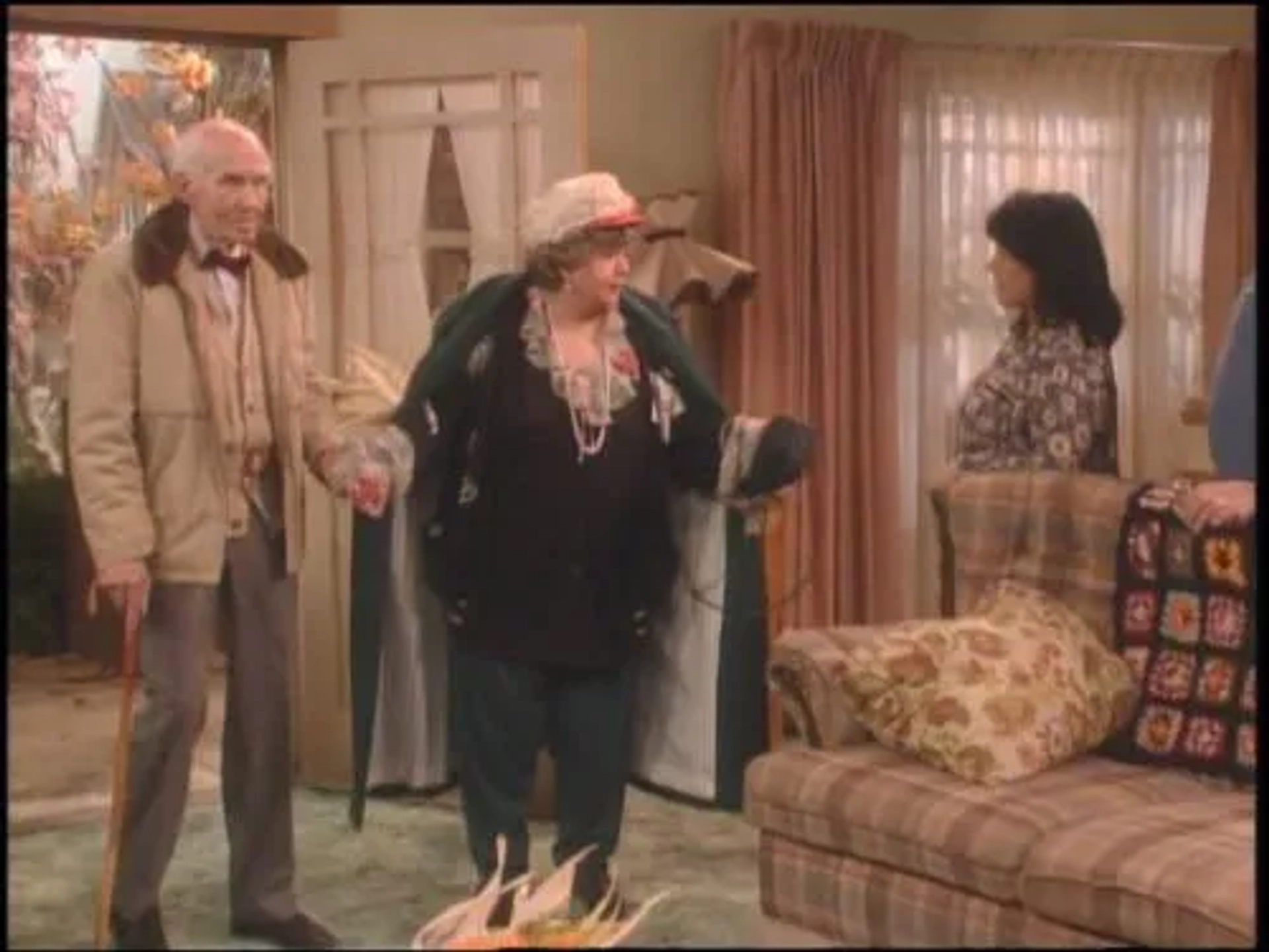 Roseanne Barr, Shelley Winters, and Frank Smith in Roseanne (1988)