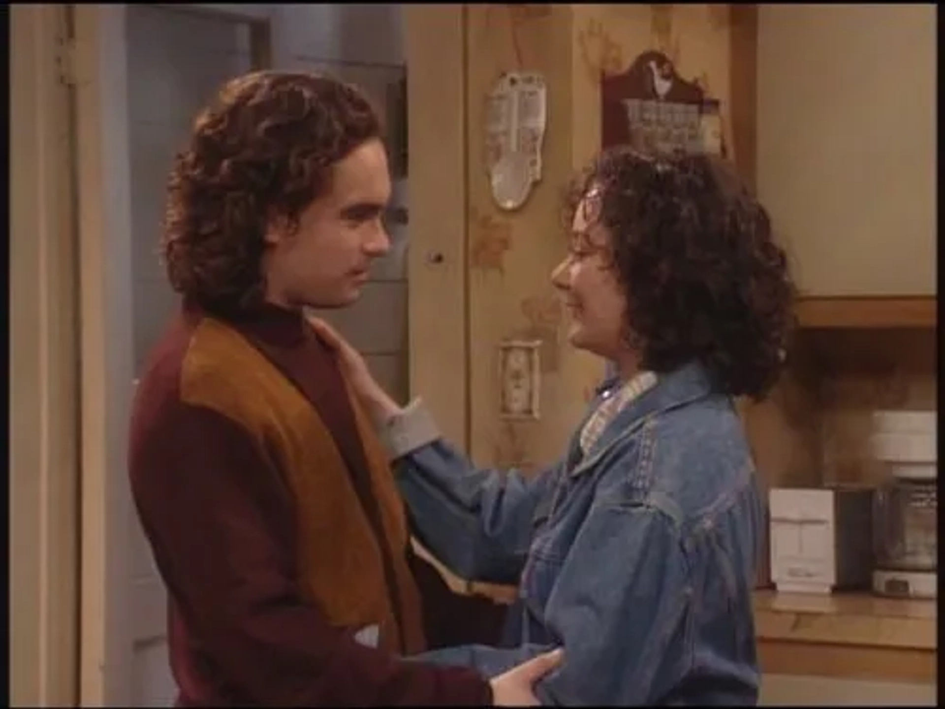 Sara Gilbert and Johnny Galecki in Roseanne (1988)