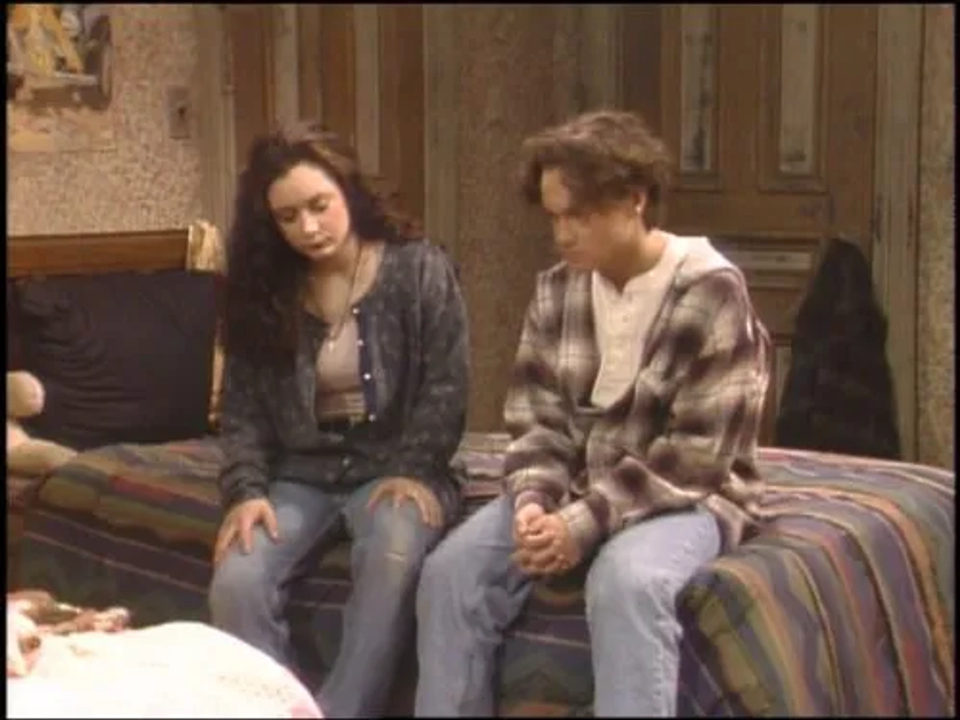 Sara Gilbert and Johnny Galecki in Roseanne (1988)