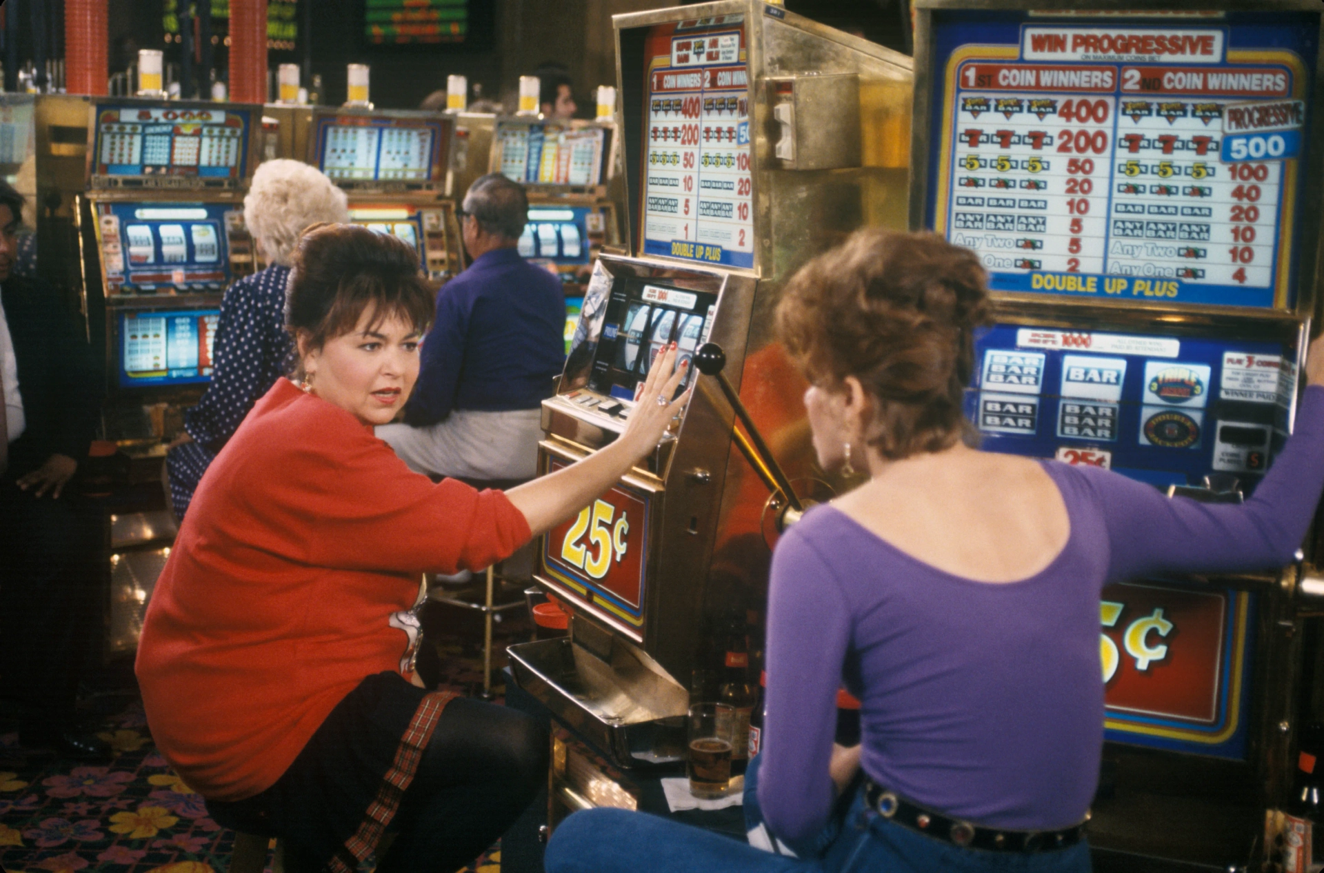 Sandra Bernhard and Roseanne Barr in Roseanne (1988)