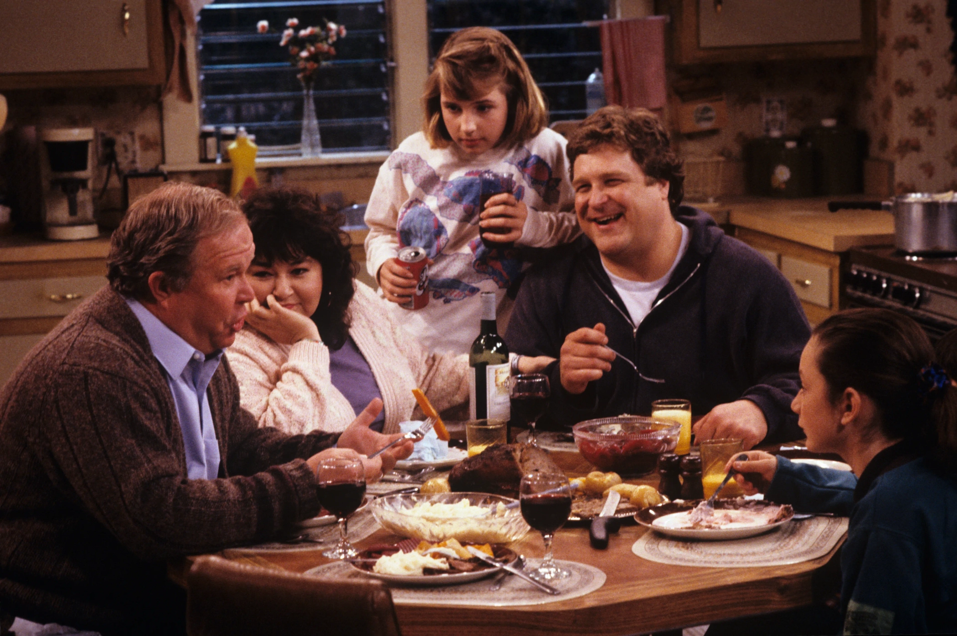 John Goodman, Ned Beatty, Roseanne Barr, Sara Gilbert, and Alicia Goranson in Roseanne (1988)