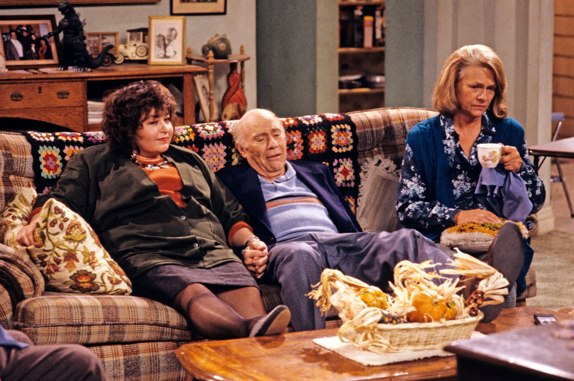 Roseanne Barr, Estelle Parsons, and John Randolph in Roseanne (1988)