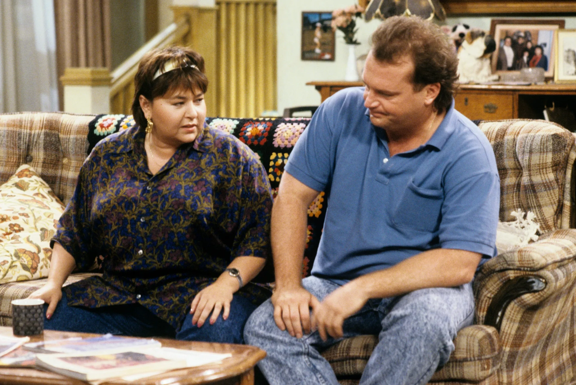 Tom Arnold and Roseanne Barr in Roseanne (1988)