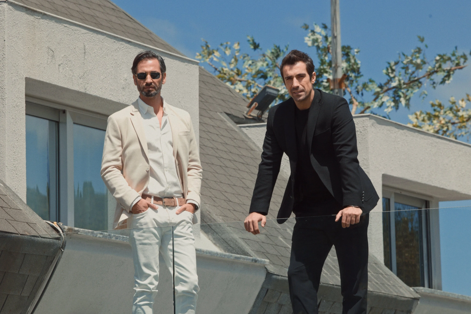 Ibrahim Celikkol and Burak Yamantürk in As the Crow Flies (2022)