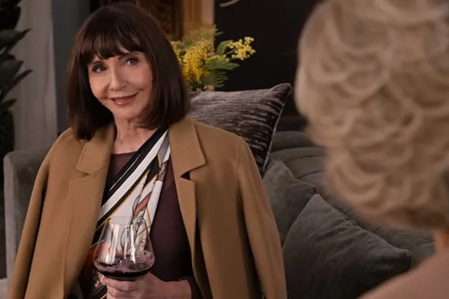 Jane Fonda and Mary Steenburgen in Grace and Frankie: The Rescue (2020)