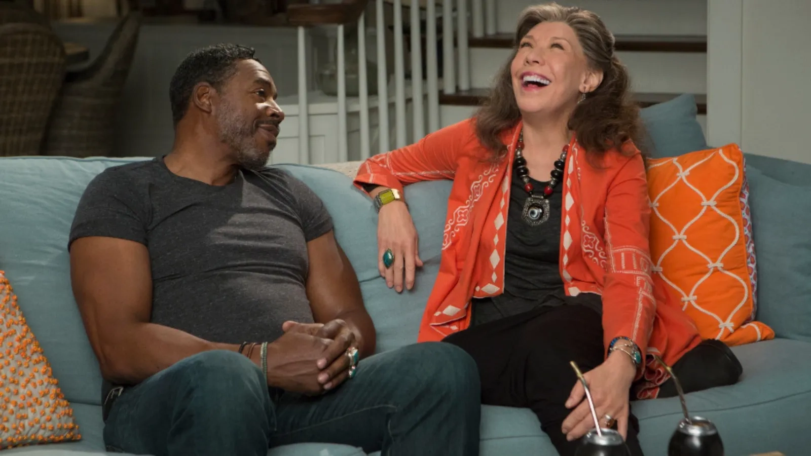 Ernie Hudson and Lily Tomlin in Grace and Frankie (2015)
