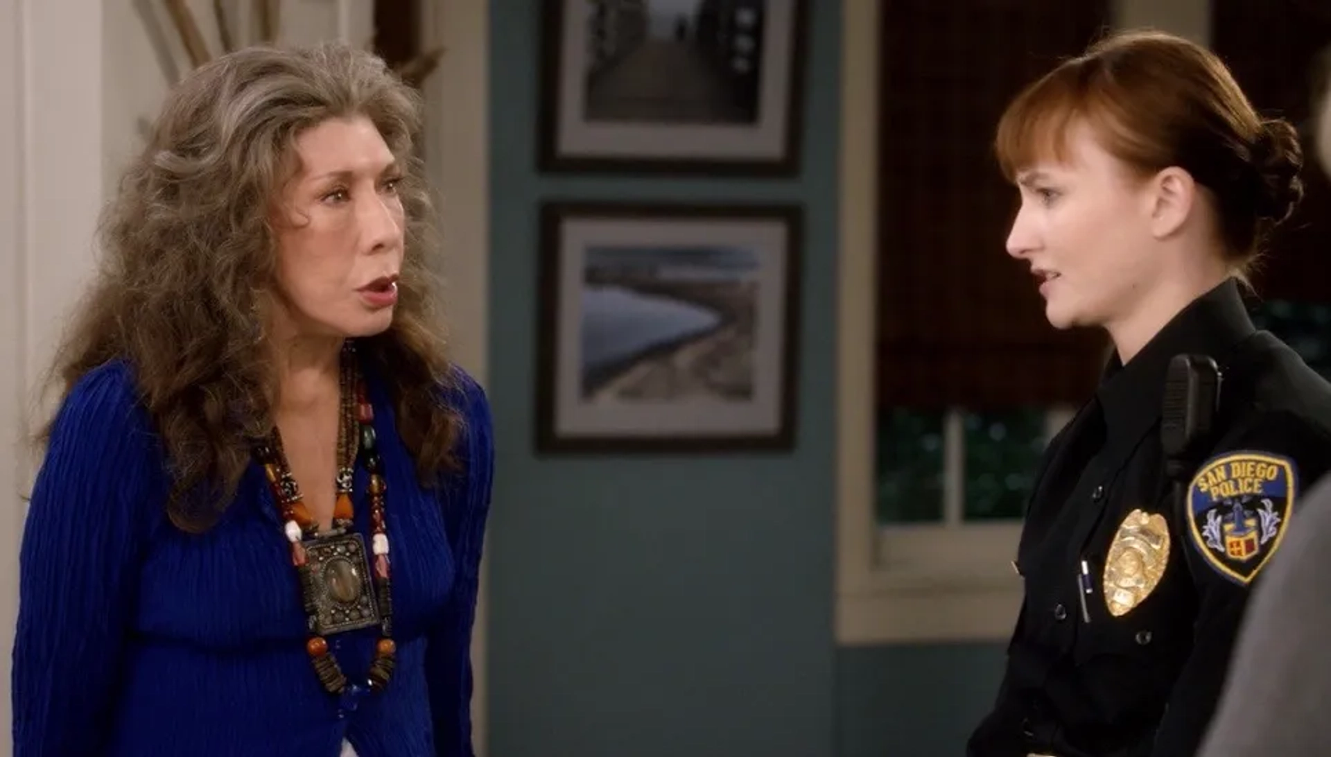 Lily Tomlin and Rae Gray in Grace and Frankie (2015)