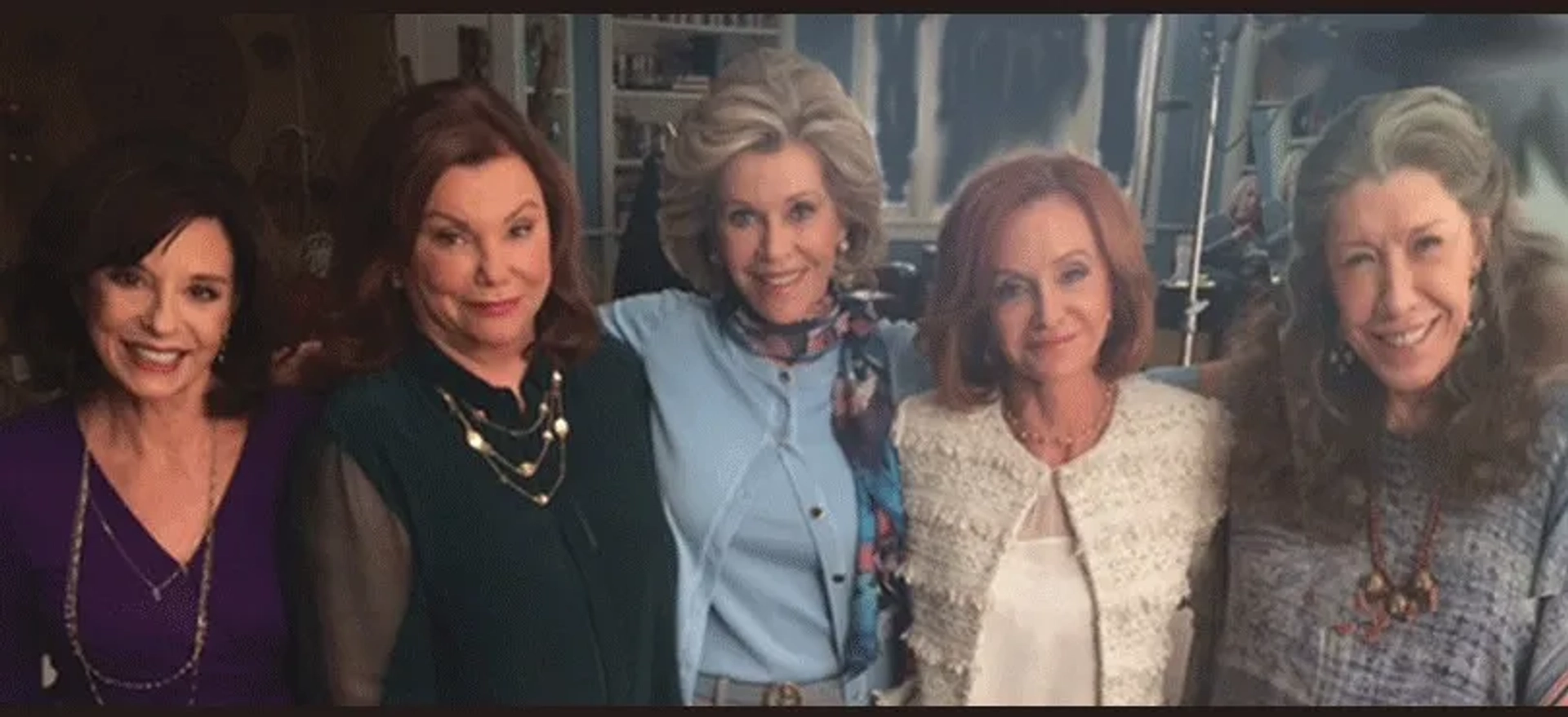 Suzanne Ford, Marsha Mason, Swoozie Kurtz, Jane Fonda and Lily Tomlin on set in Grace and Frankie (Paramount Studios, Hollywood)