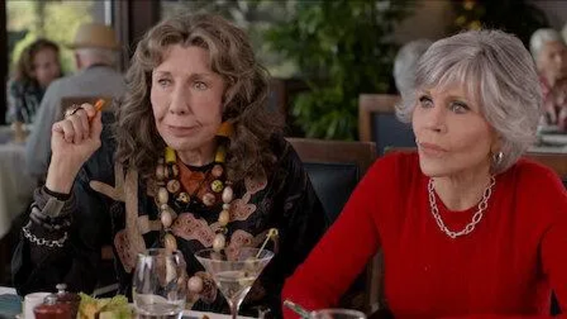 Jane Fonda and Lily Tomlin in Grace and Frankie: The Psychic (2022)