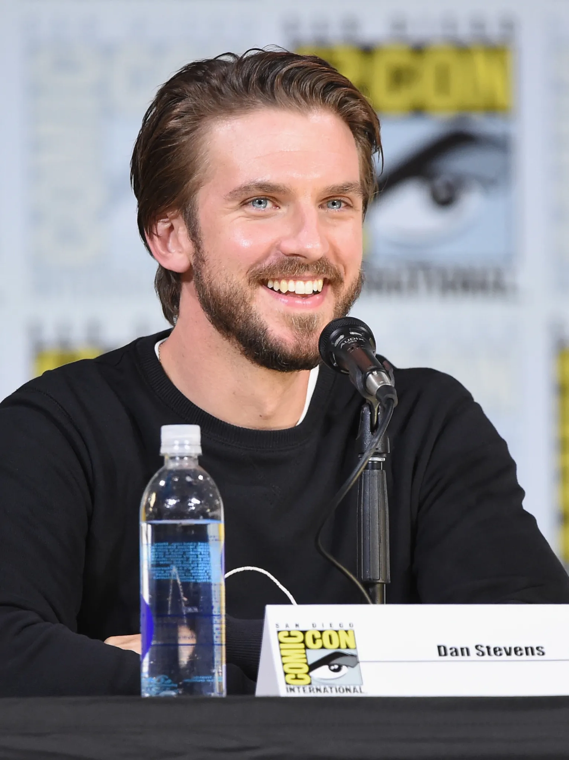 Dan Stevens at an event for Legion (2017)