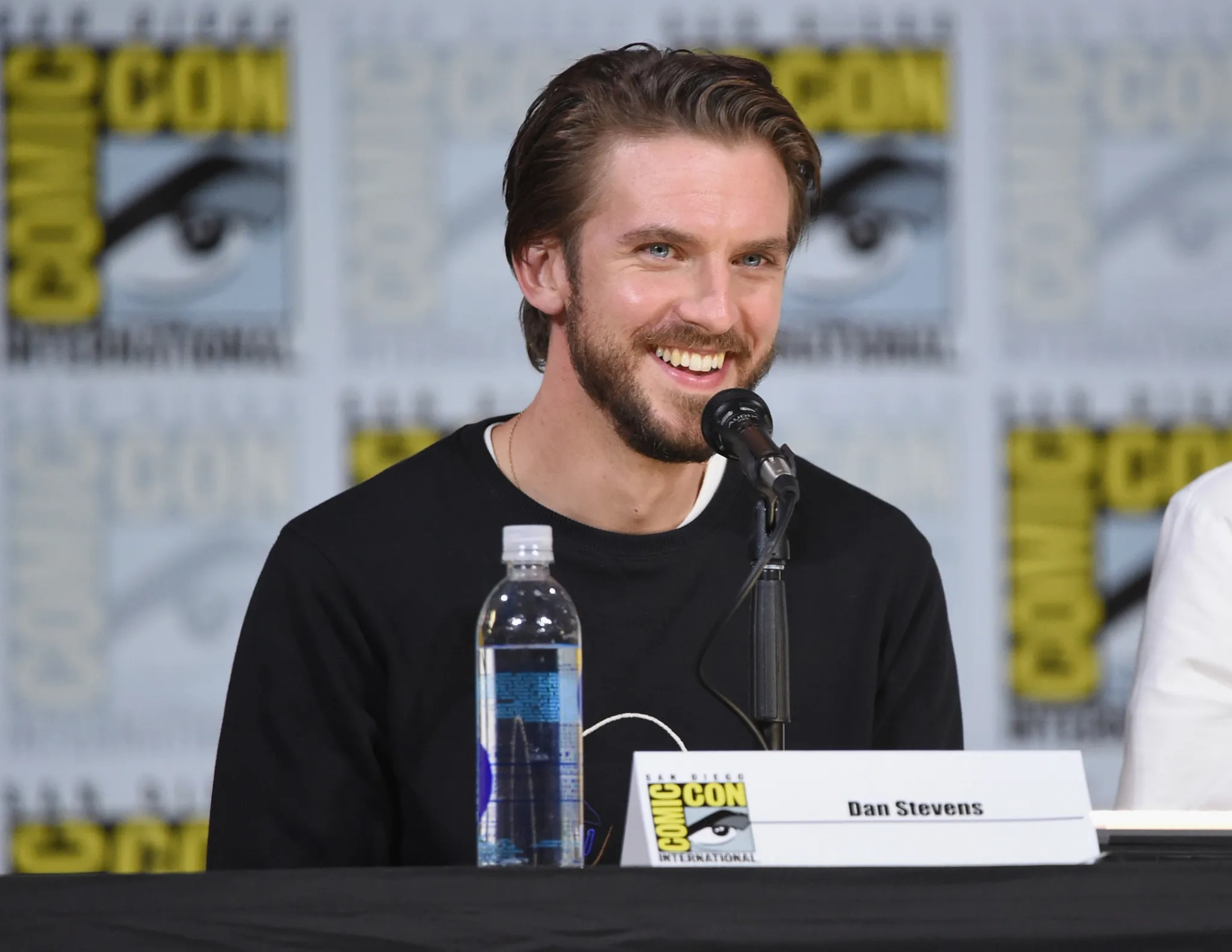 Dan Stevens at an event for Legion (2017)