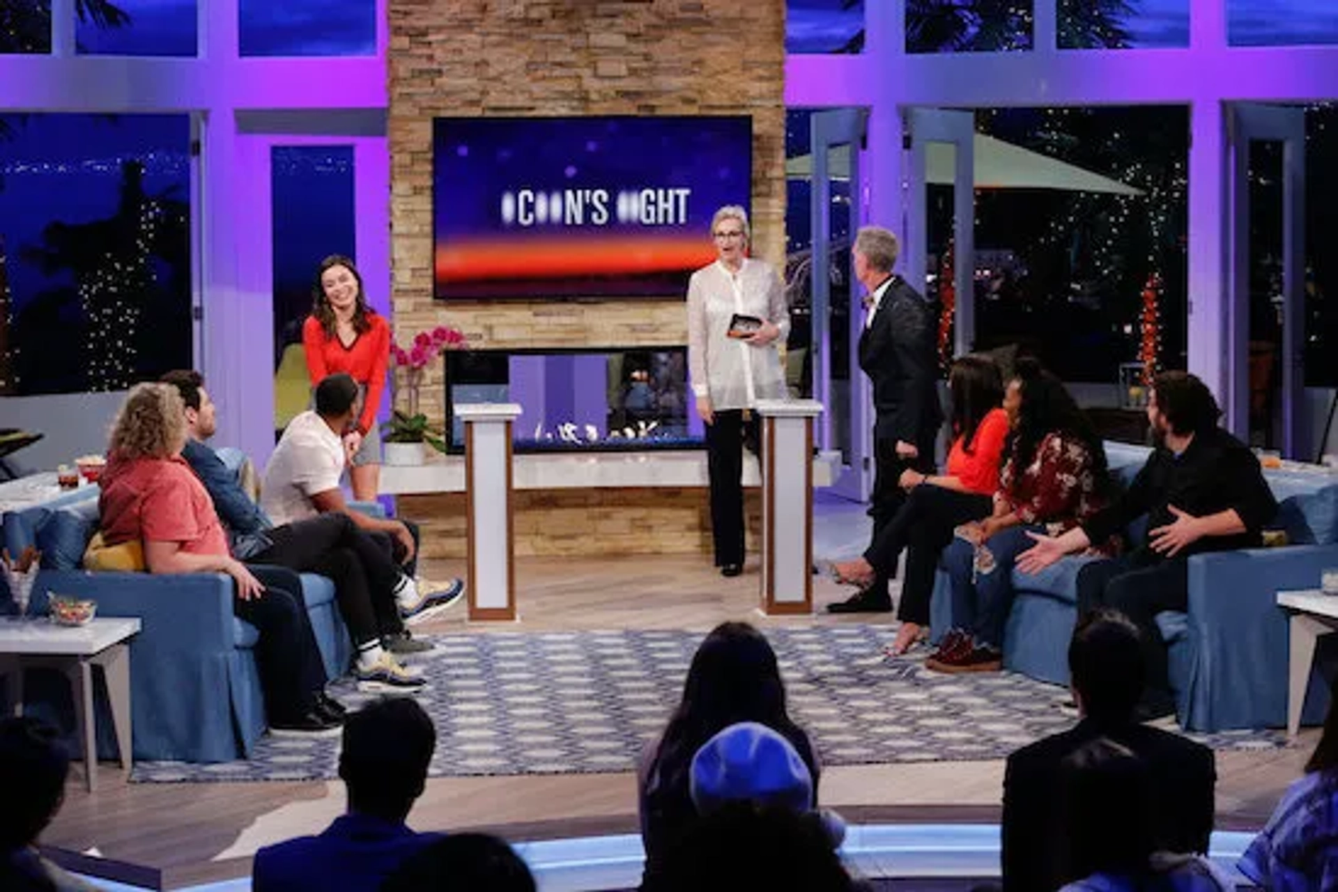 Jane Lynch, Bill Nye, Bobby Moynihan, Miranda Cosgrove, Amber Riley, and Fortune Feimster in Hollywood Game Night: Bill Nye the Game Night Guy (2020)