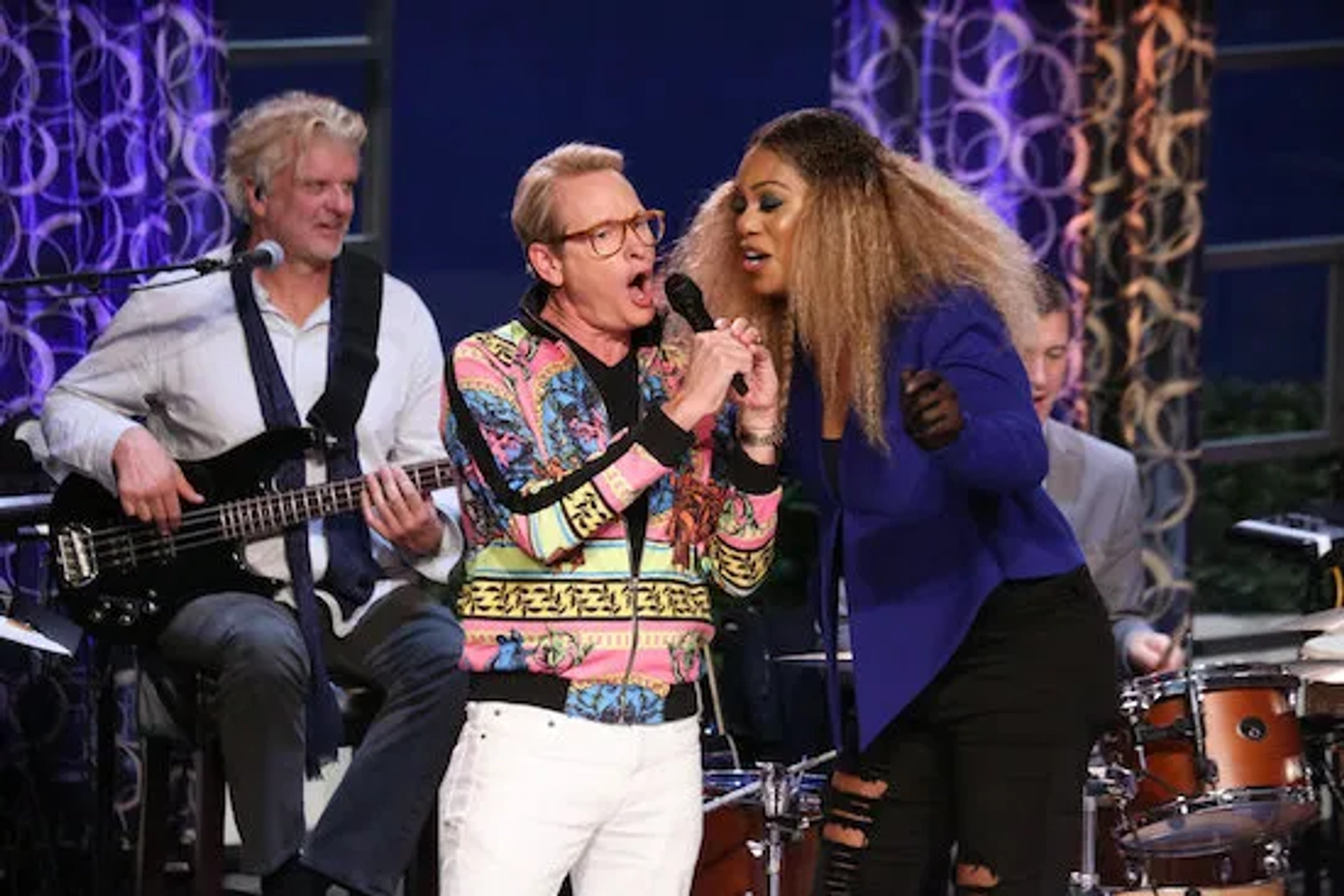 Laverne Cox and Carson Kressley in Hollywood Game Night: 7 Seconds of Kressley (2020)