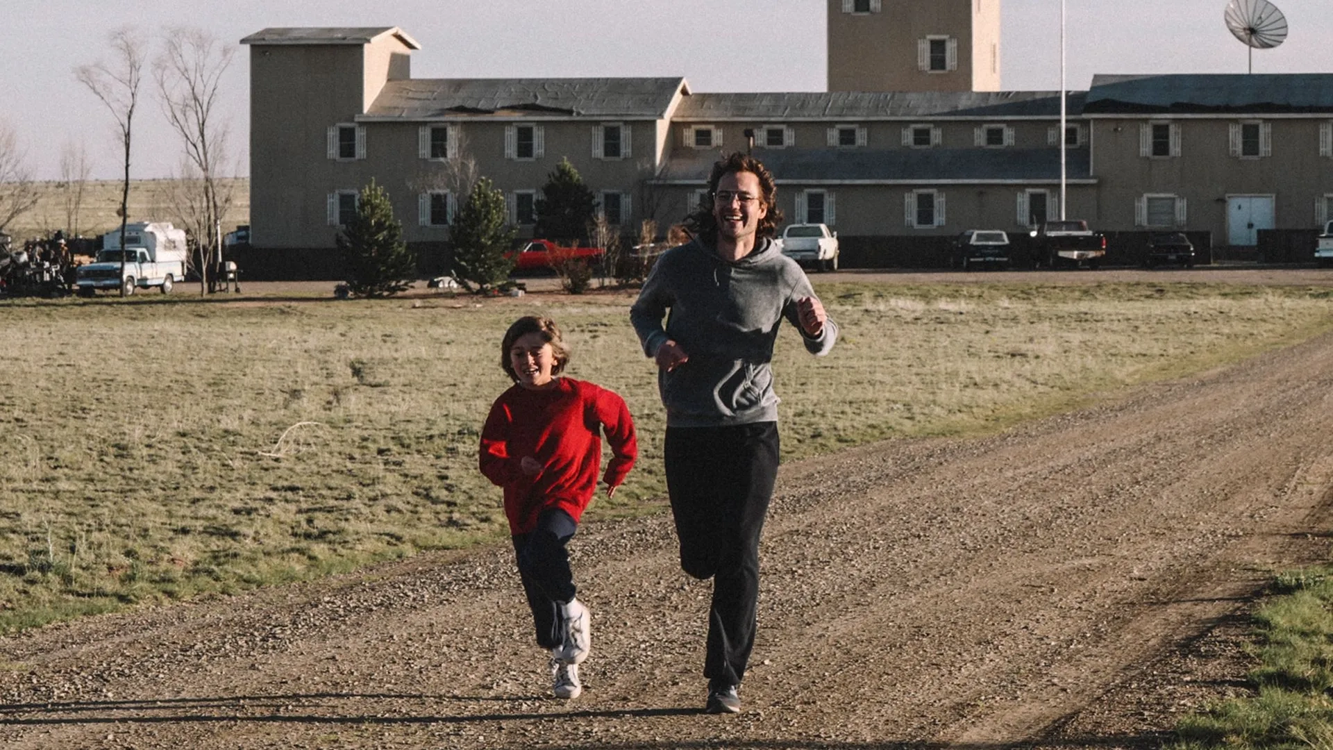 Taylor Kitsch and Duncan Joiner in Waco (2018)