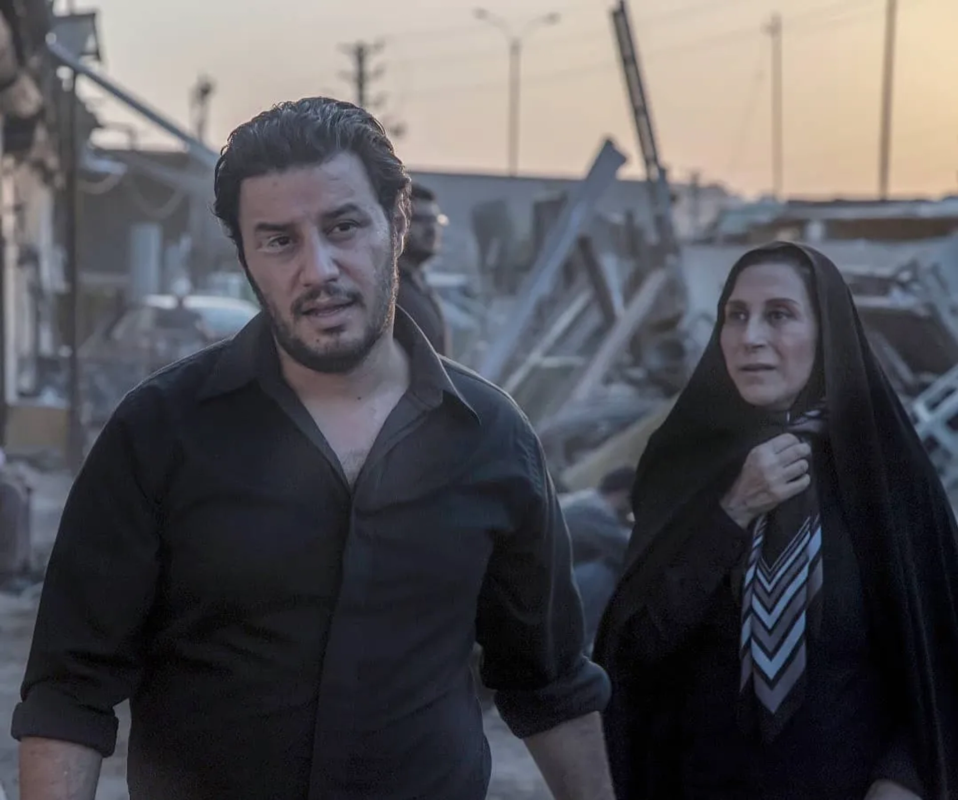 Fatemah Motamed-Aria and Javad Ezati in Alive (2019)