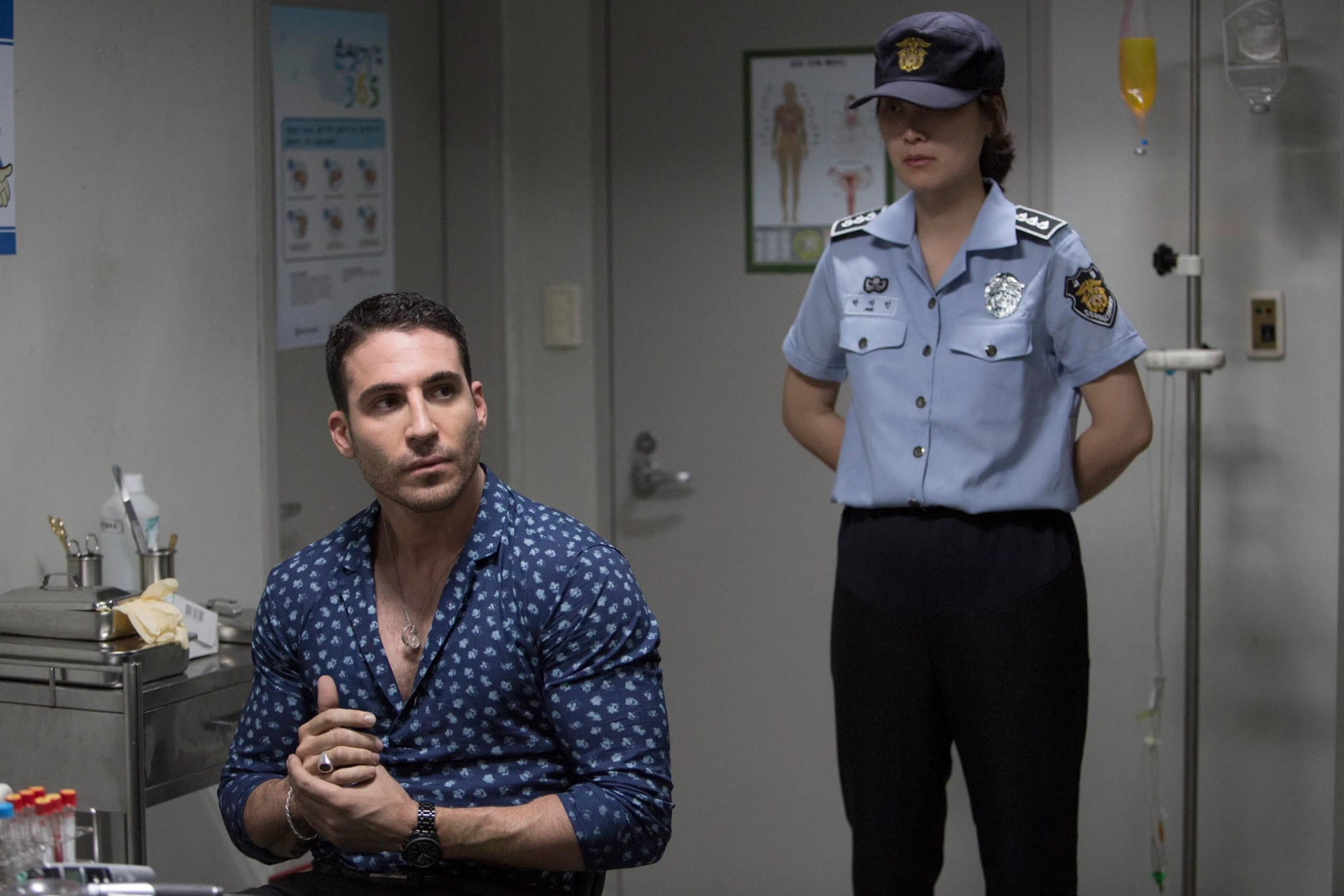 Miguel Ángel Silvestre and Kim Jae-hwa in Sense8 (2015)