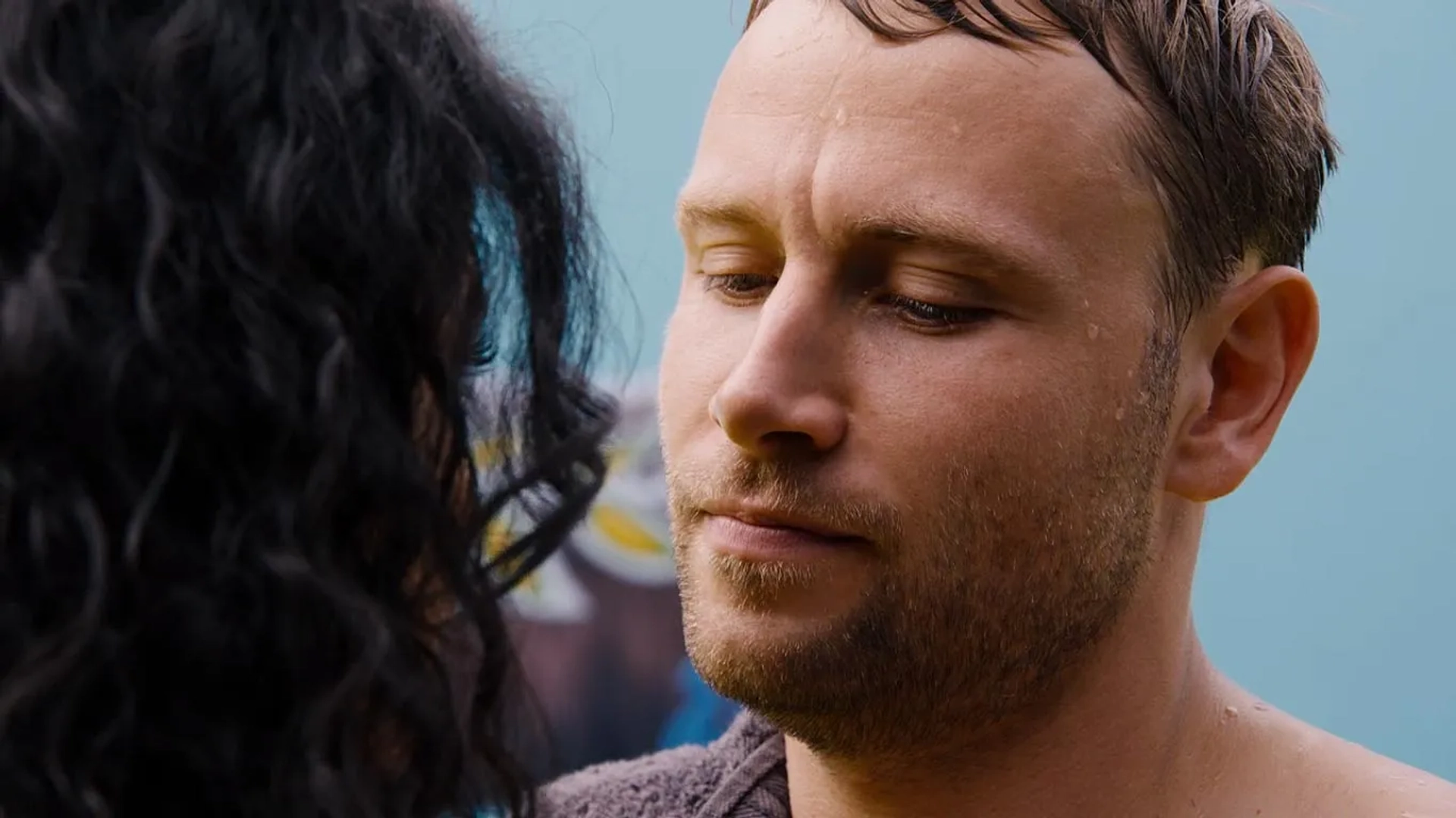 Max Riemelt and Tina Desai in Sense8 (2015)