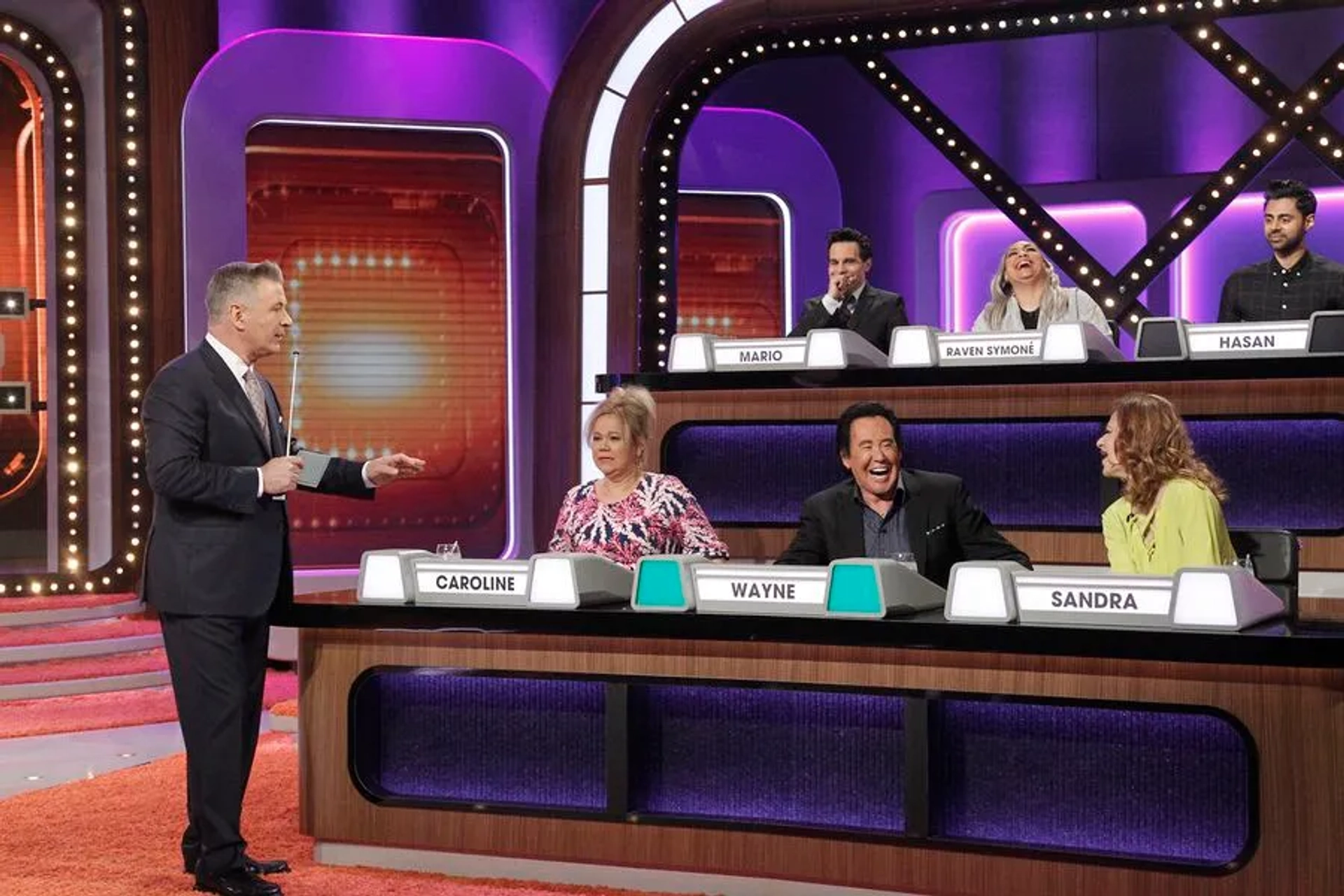 Alec Baldwin, Sandra Bernhard, Caroline Rhea, Mario Cantone, Wayne Newton, Raven-Symoné, and Hasan Minhaj in Match Game: Mario Cantone/Raven Symoné/Hasan Minhaj/Caroline Rhea/Wayne Newton/Sandra Bernhard (2019)