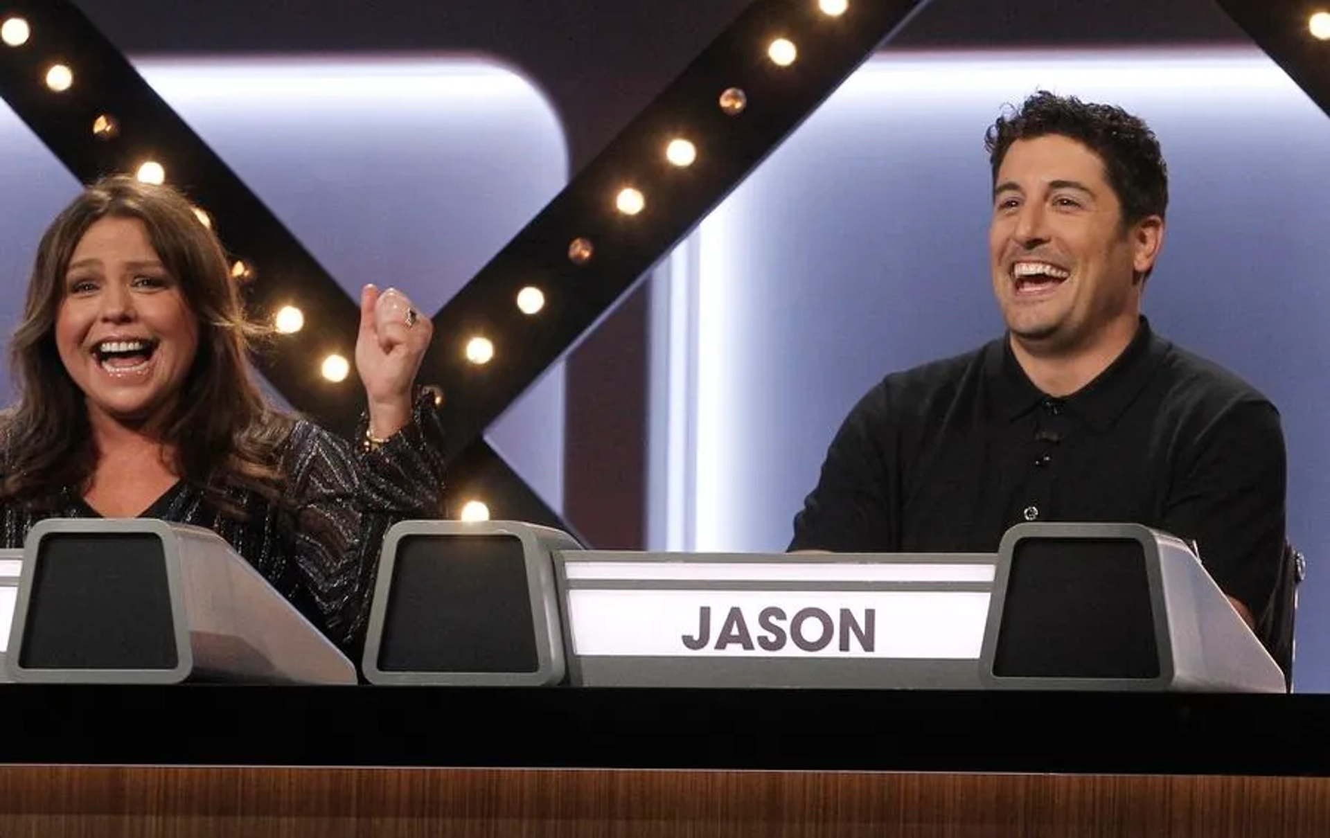 Jason Biggs and Rachael Ray in Match Game: Joel McHale/Rachael Ray/Jason Biggs/Caroline Rhea/Donald Faison/Vanessa Williams (2019)