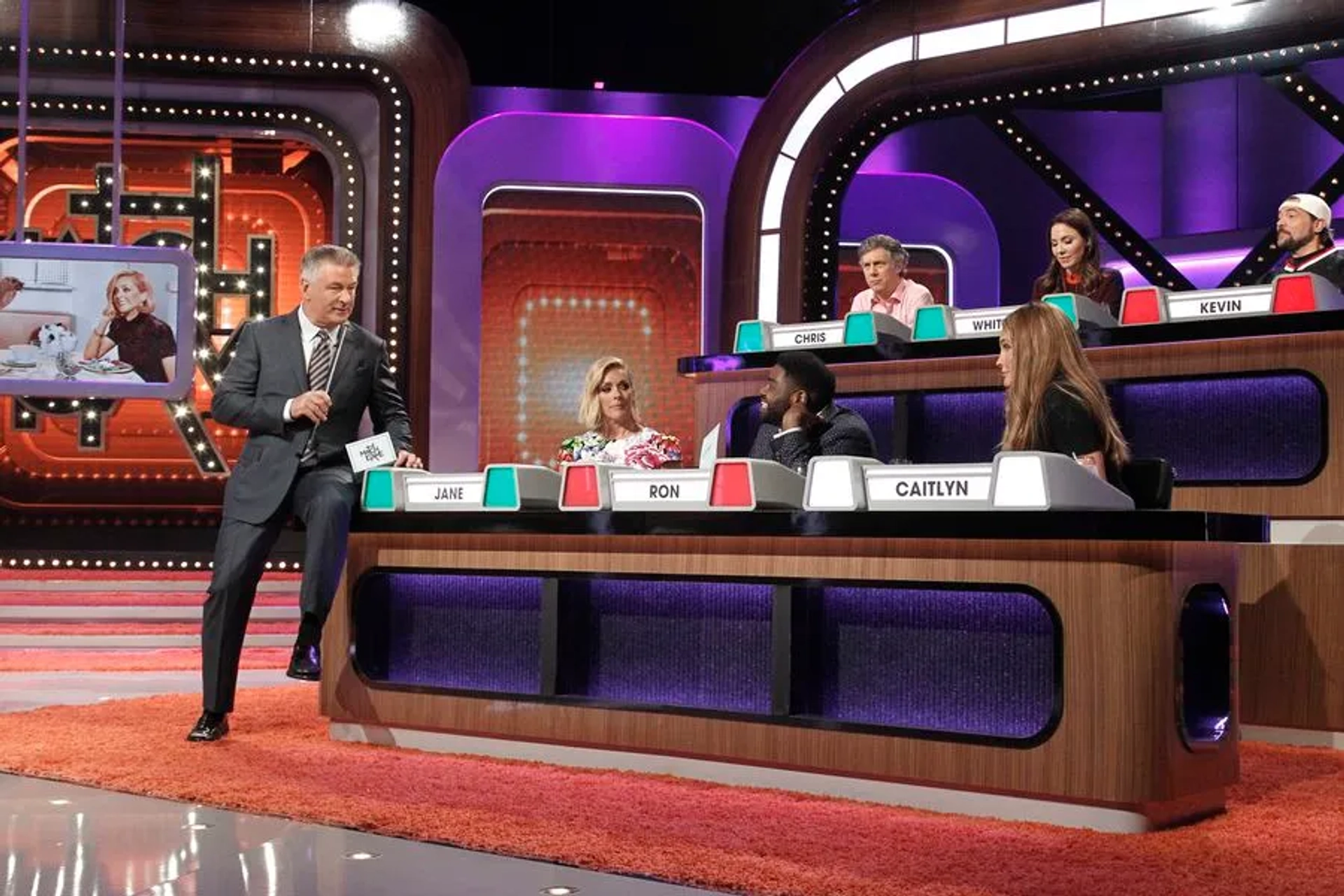 Alec Baldwin, Kevin Smith, Jane Krakowski, Caitlyn Jenner, Chris Parnell, Whitney Cummings, and Ron Funches in Match Game (2016)