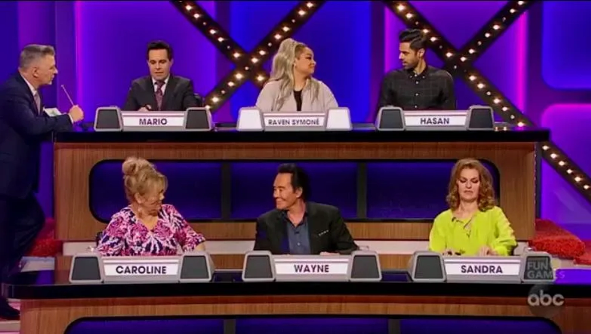 Alec Baldwin, Sandra Bernhard, Caroline Rhea, Mario Cantone, Wayne Newton, Raven-Symoné, and Hasan Minhaj in Match Game: Mario Cantone/Raven Symoné/Hasan Minhaj/Caroline Rhea/Wayne Newton/Sandra Bernhard (2019)