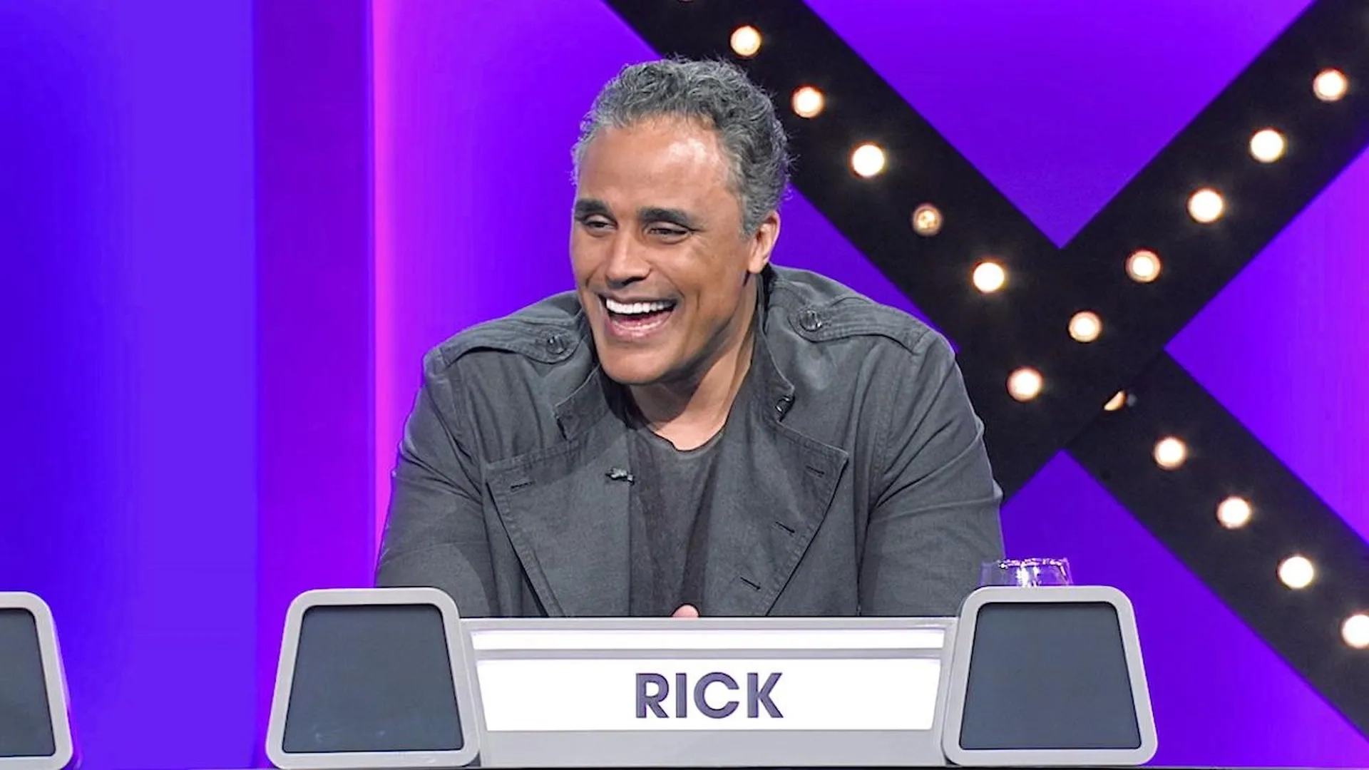 Rick Fox in Match Game: Thomas Lennon, Mary McCormack, Rick Fox, Caroline Rhea, Bob Saget, Padma Lakshmi (2020)